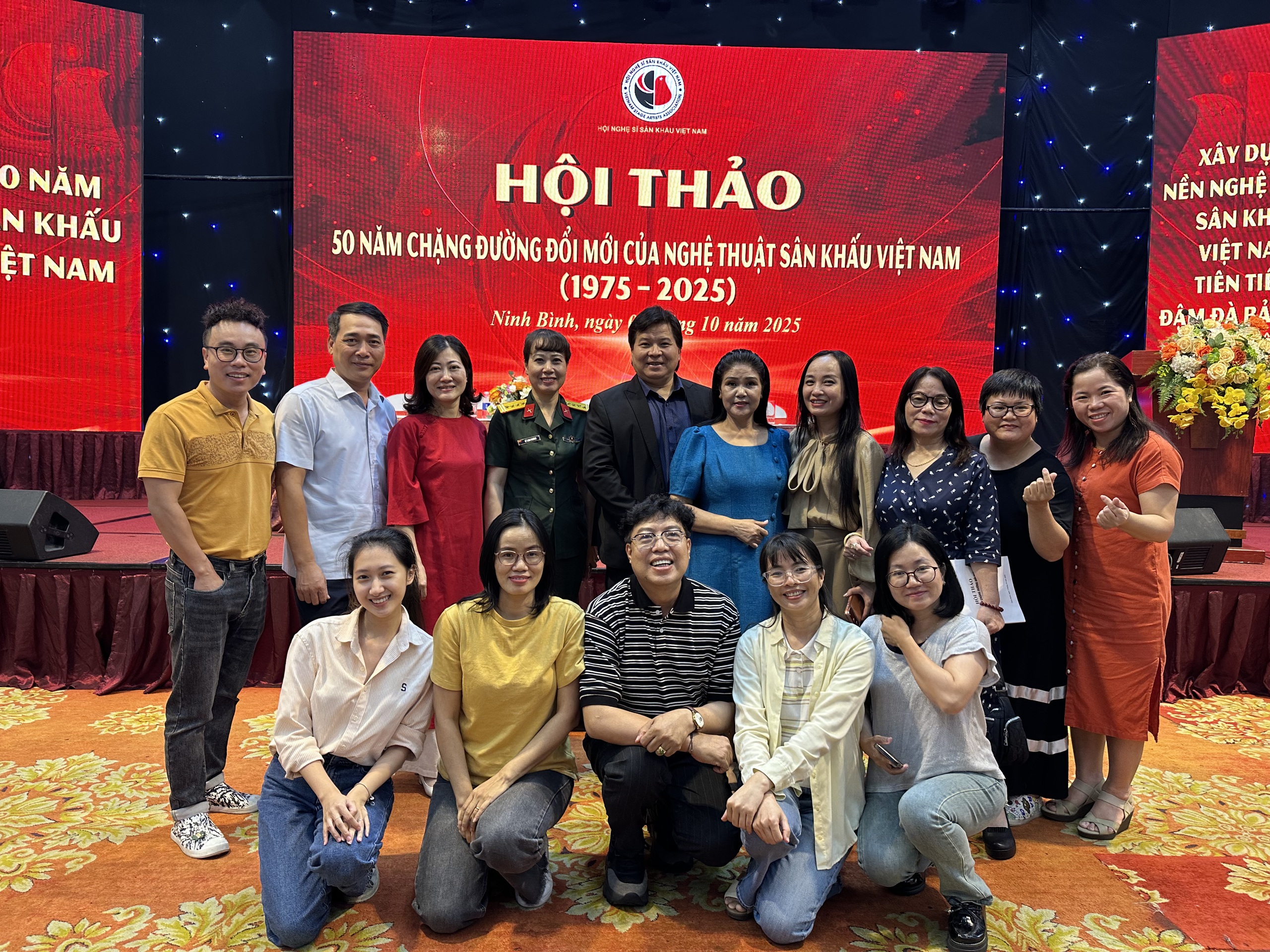 "50 năm đổi mới của Nghệ thuật sân khấu Việt Nam" – Nhìn lại để tiến bước mạnh mẽ- Ảnh 2. "50 năm đổi mới của Nghệ thuật sân khấu Việt Nam" – Nhìn lại để tiến bước mạnh mẽ- Ảnh 2.