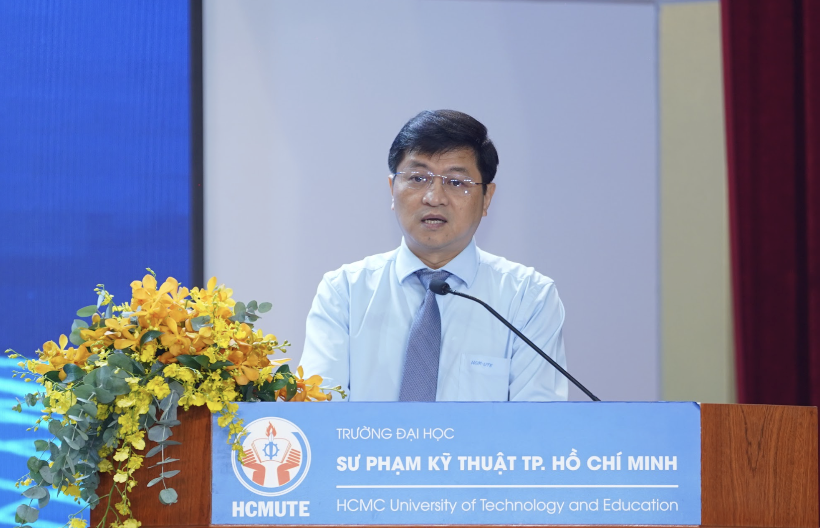 Hiệu trưởng ĐH cam kết phục vụ tốt nhất cho sinh viên - Ảnh 1.