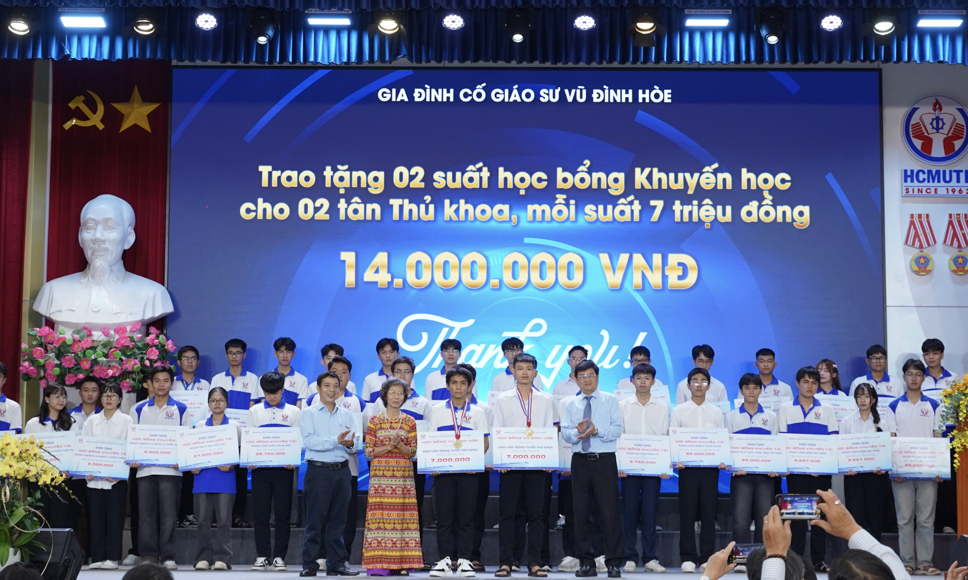 Hiệu trưởng ĐH cam kết phục vụ tốt nhất cho sinh viên - Ảnh 3.