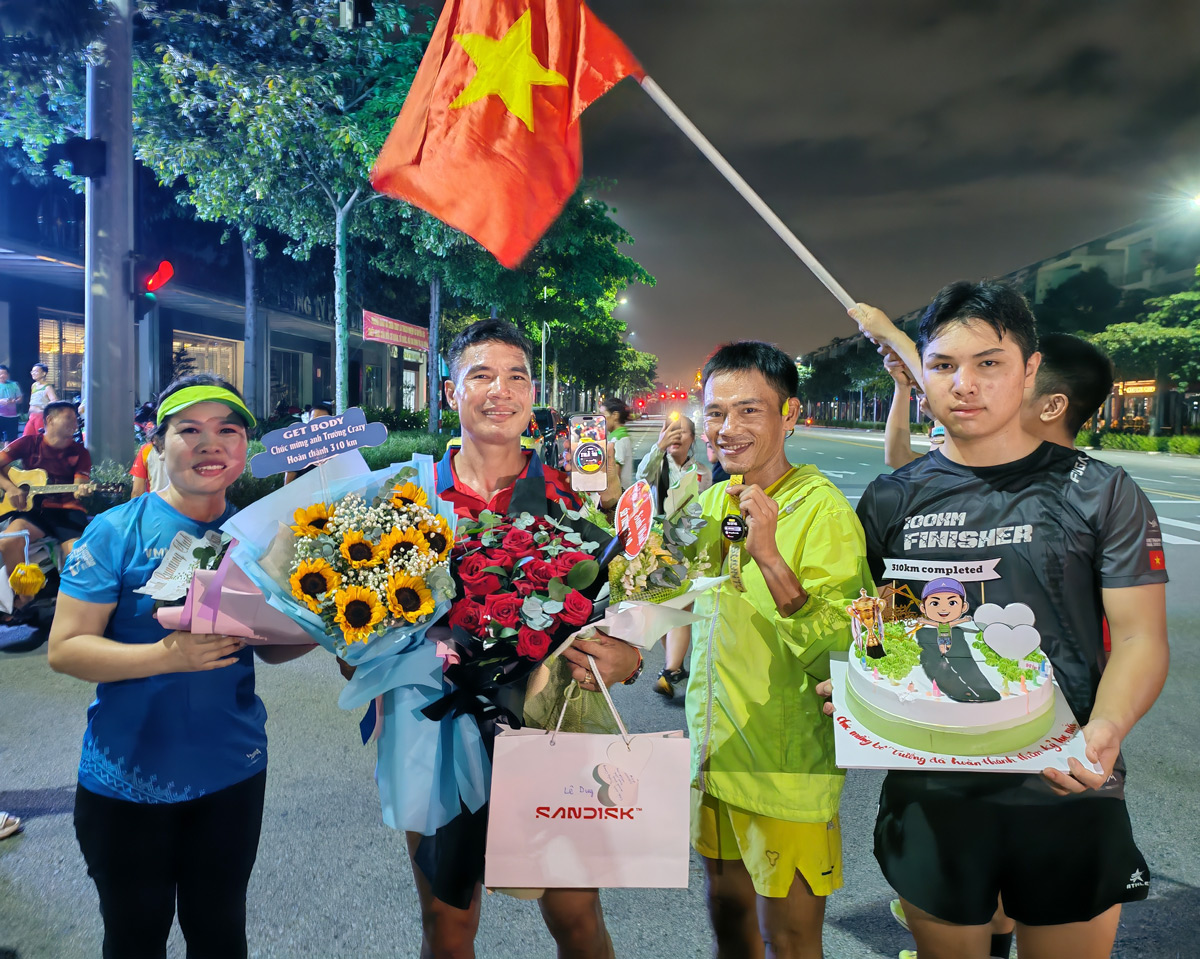 ការធ្វើដំណើរចម្ងាយ 310 គីឡូម៉ែត្រដើម្បីបំបែកដែនកំណត់ក្នុងថ្ងៃខួបកំណើតទី 45 នៃ Hành trình 310km bứt phá giới hạn trong sinh nhật lần thứ 45 của