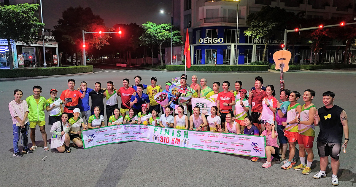 ការធ្វើដំណើរចម្ងាយ 310 គីឡូម៉ែត្រដើម្បីបំបែកដែនកំណត់ក្នុងថ្ងៃខួបកំណើតទី 45 នៃ Hành trình 310km bứt phá giới hạn trong sinh nhật lần thứ 45 của