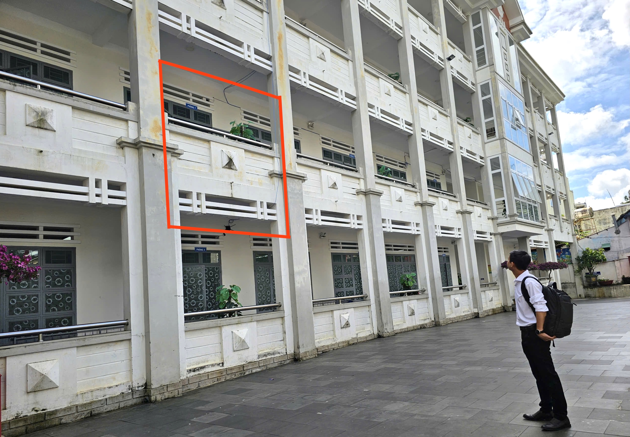 Nhà trường lên tiếng vụ cô giáo đánh học sinh lớp 2 gây xôn xao mạng xã hội - Ảnh 3.