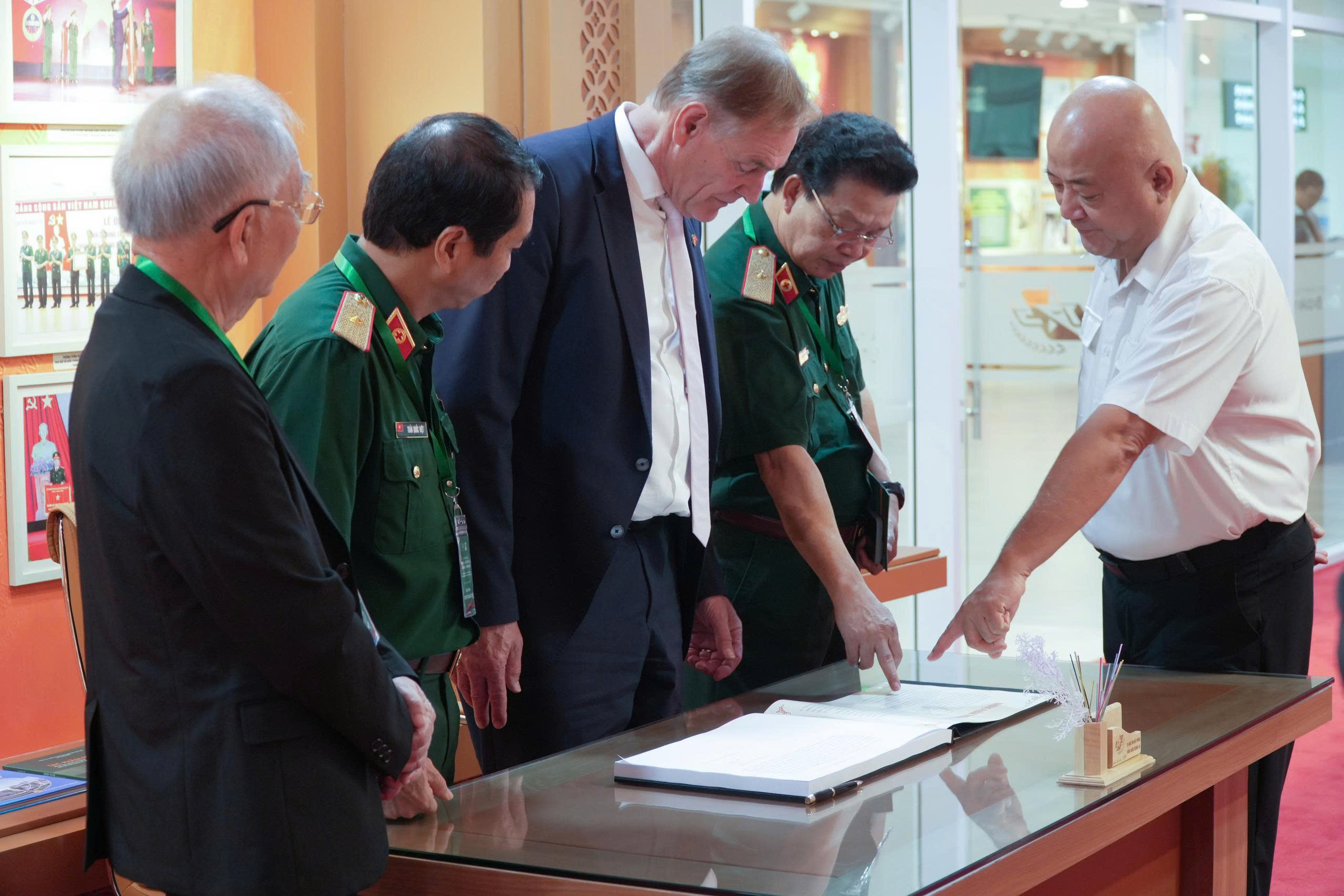 Sức khỏe tâm thần thời đại AI: Cần được giáo dục và đào tạo bài bản- Ảnh 3. Sức khỏe tâm thần thời đại AI: Cần được giáo dục và đào tạo bài bản- Ảnh 3.