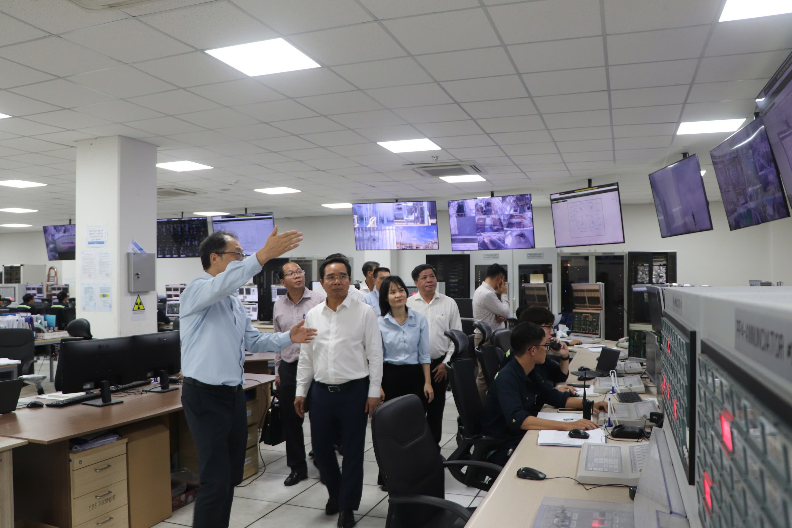 Chủ tịch UBND TP HCM Nguyễn Văn Được làm việc với công ty Hyosung Vina - Ảnh 2.