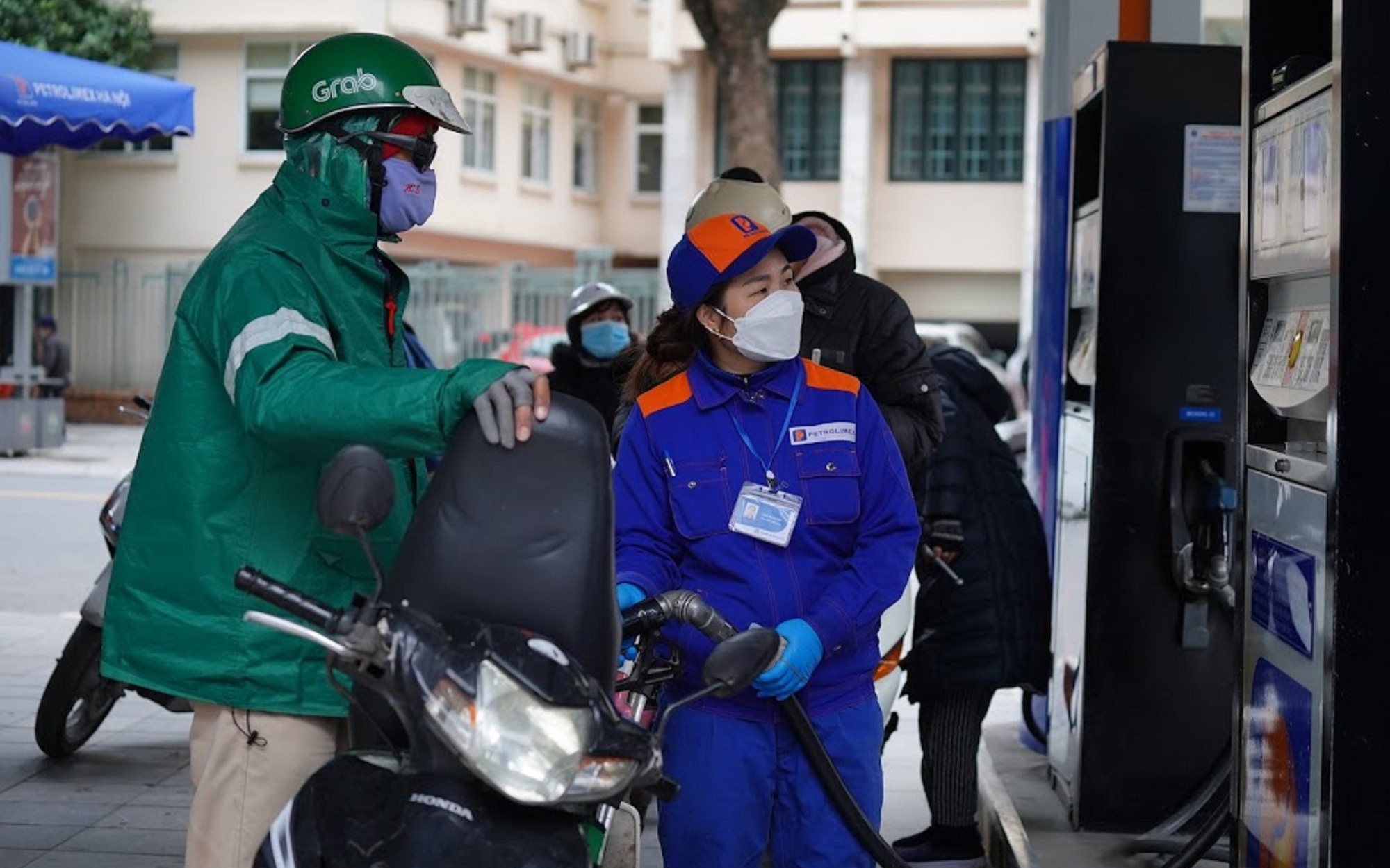 Giá xăng dầu giảm sau phiên tăng vọt: Cập nhật mới nhất ngày 6 - 10 - Ảnh 2. Giá xăng dầu giảm sau phiên tăng vọt: Cập nhật mới nhất ngày 6 - 10 - Ảnh 2.