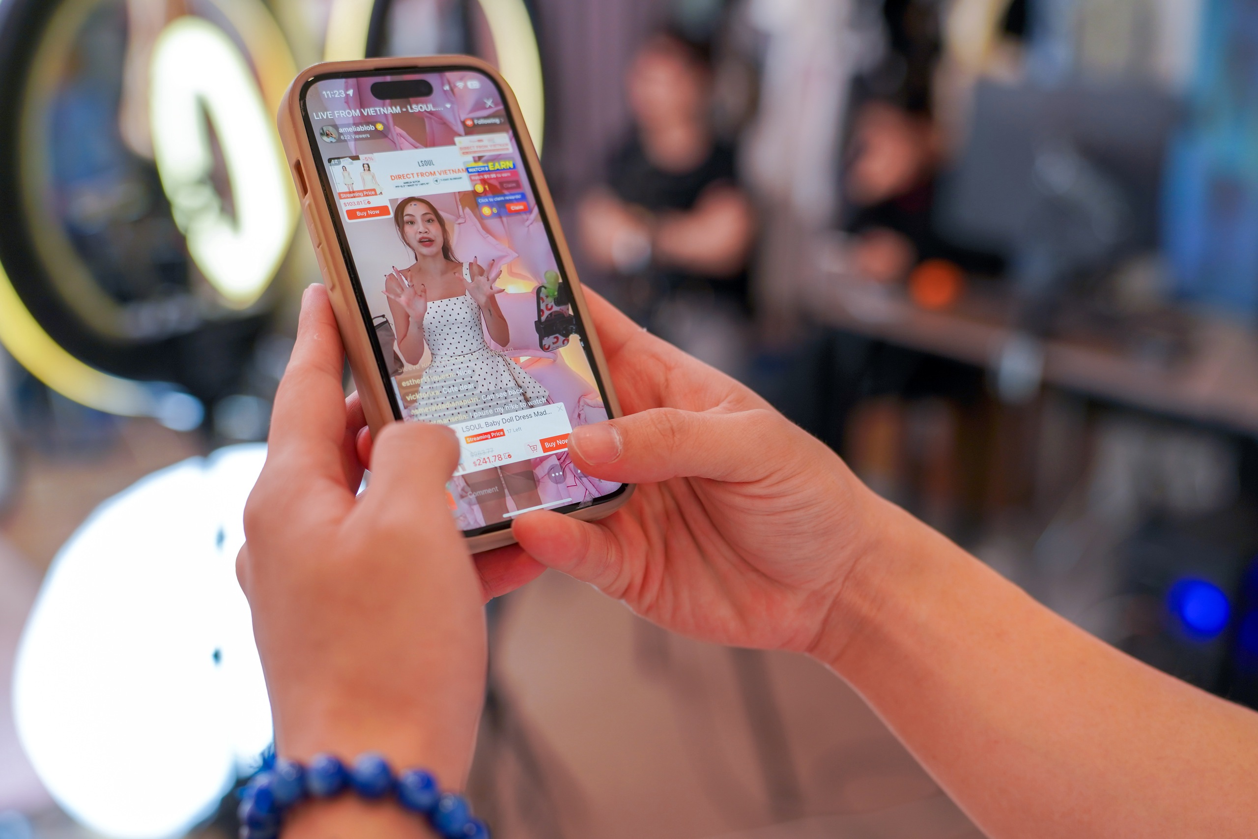 Livestream của LSOUL trên Shopee đưa thời trang Việt đến Singapore - Ảnh 5. Livestream của LSOUL trên Shopee đưa thời trang Việt đến Singapore - Ảnh 5.