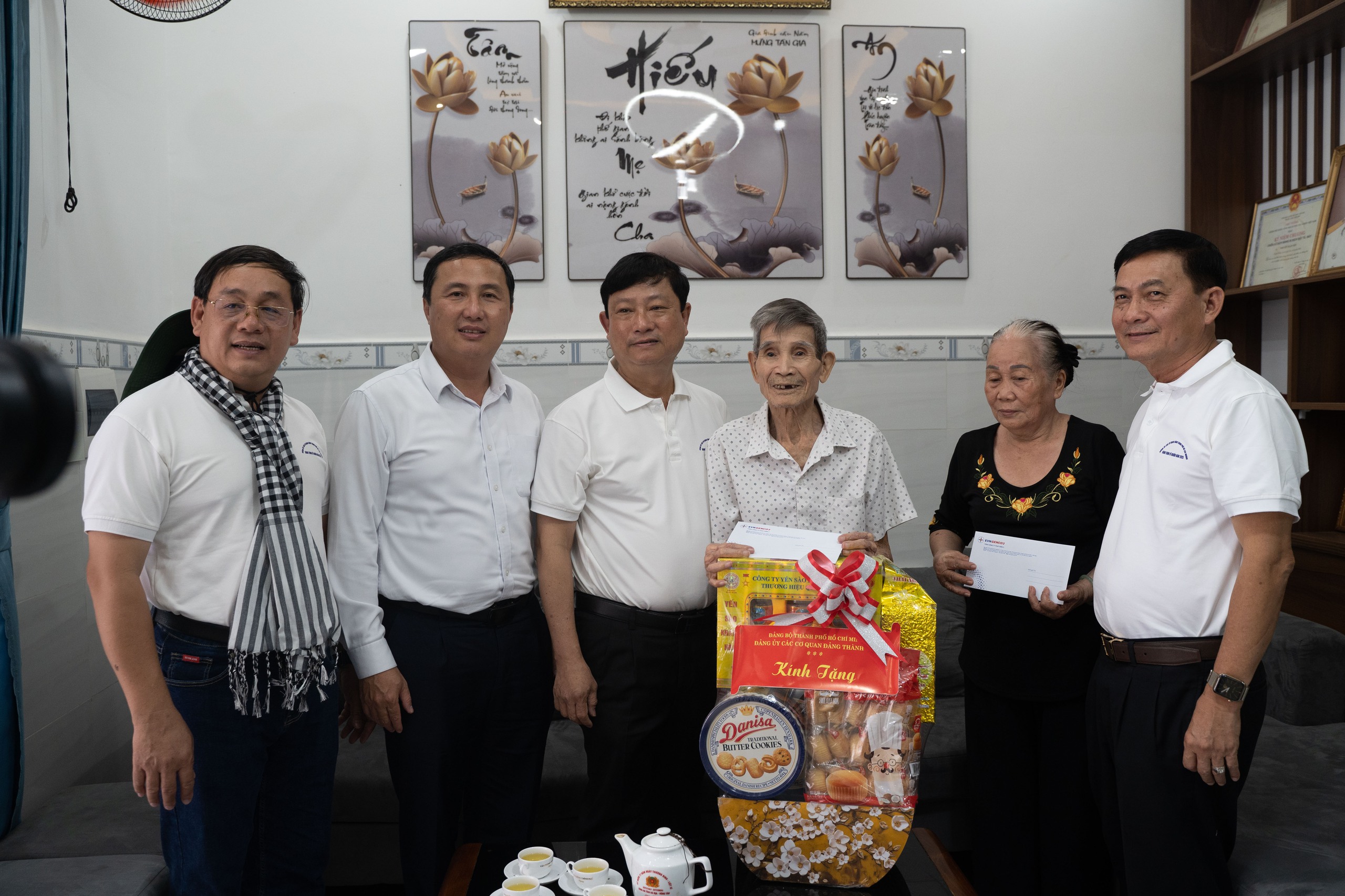 Lan tỏa đạo đức cách mạng trong giai đoạn mới - Ảnh 2. Lan tỏa đạo đức cách mạng trong giai đoạn mới - Ảnh 1.