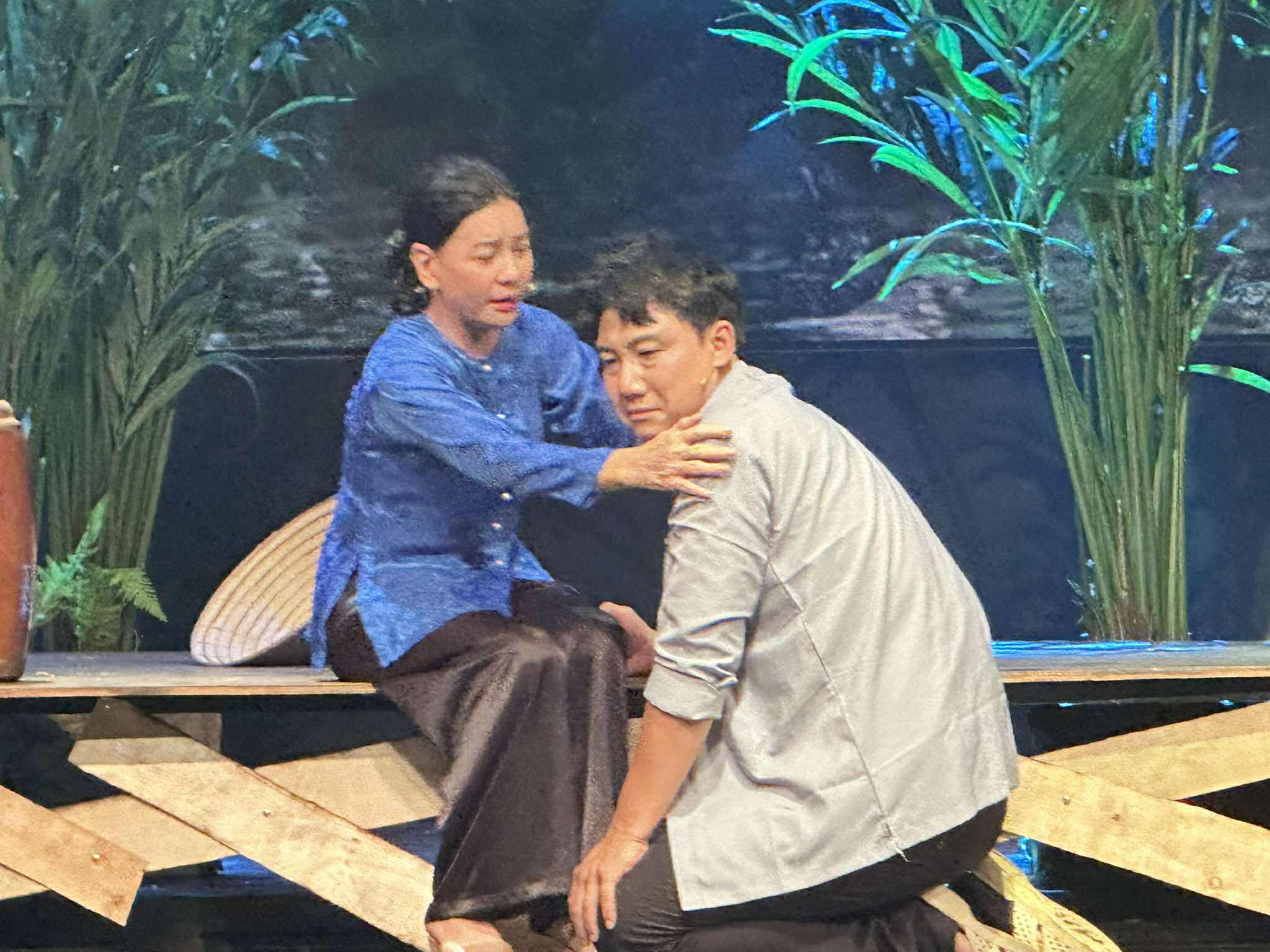 Khóc cười với Hoài Linh, Cát Phượng trong phiên bản mới của "Hiu hiu gió bấc" - Ảnh 4.