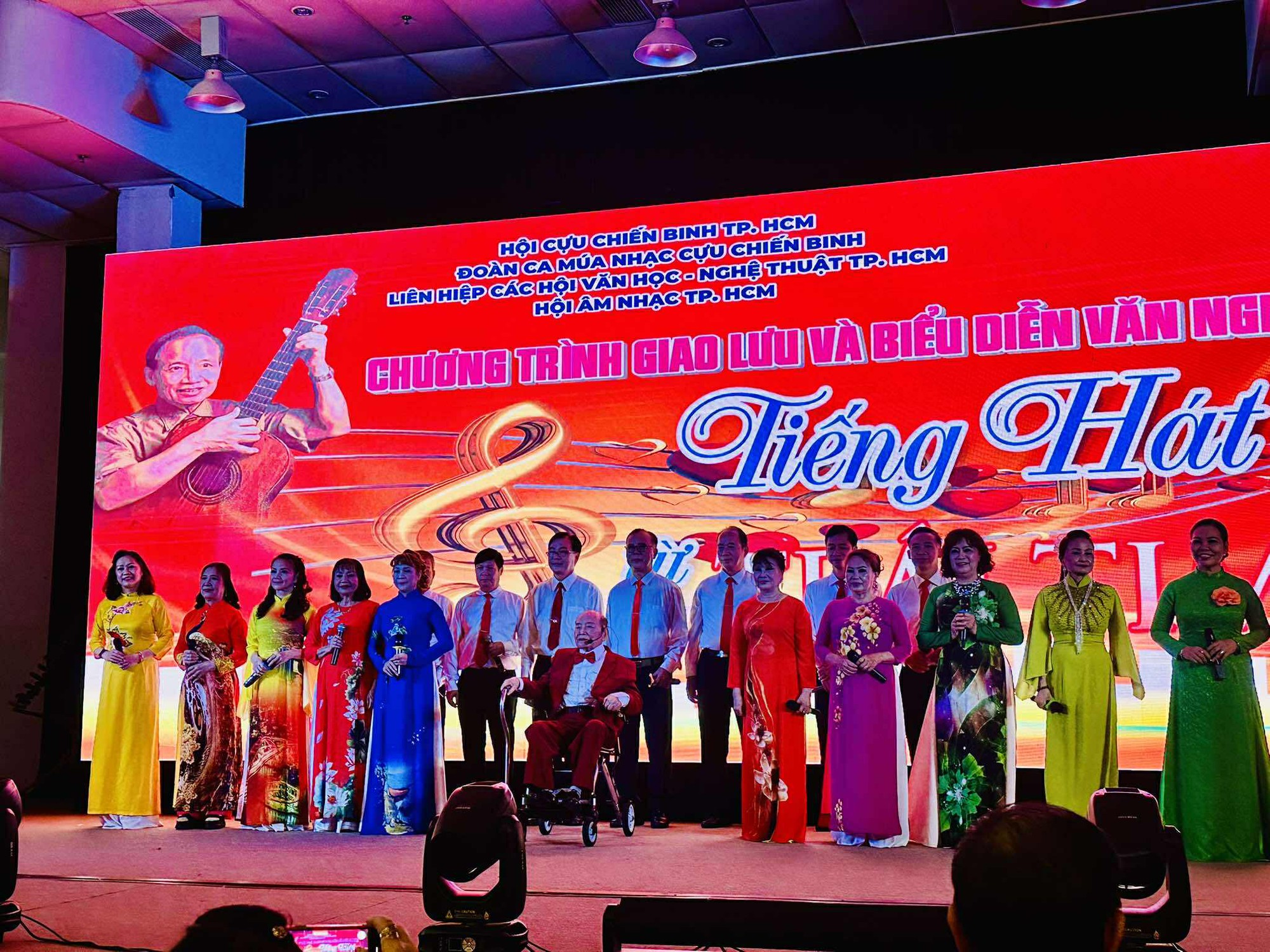 NSND Thanh Đính - "Tiếng hát từ trái tim" – 33 năm hành trình đầy khát vọng của người lính - Ảnh 1.