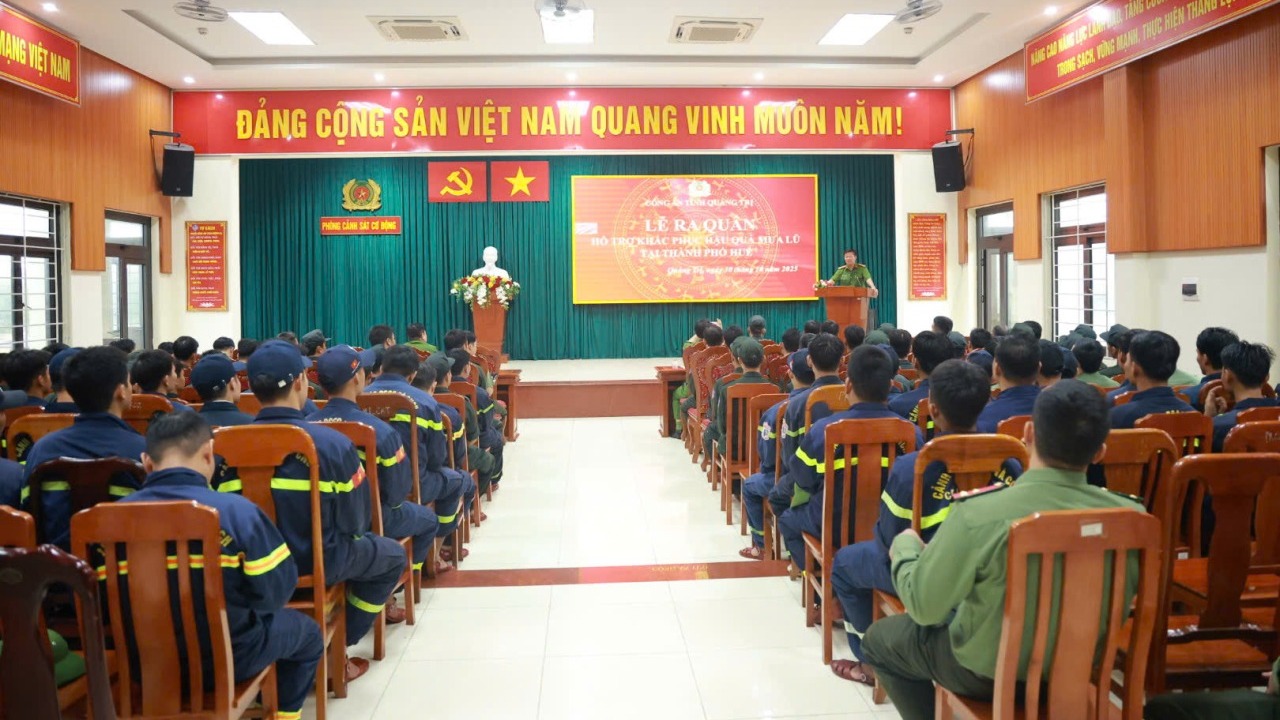 104 công an Quảng Trị lên đường làm nhiệm vụ đặc biệt tại Huế - Ảnh 3. 104 công an Quảng Trị lên đường làm nhiệm vụ đặc biệt tại Huế - Ảnh 3.