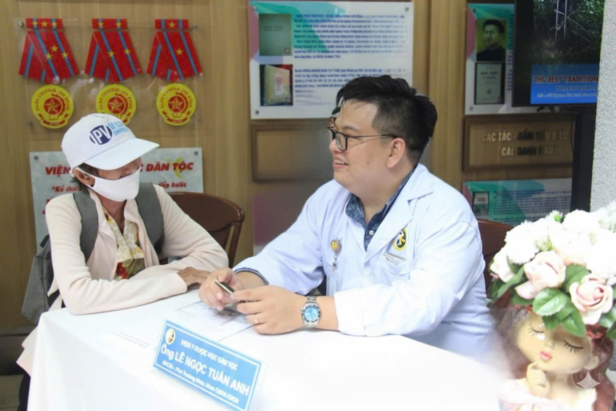 Làm gì khi da bị ngứa, nứt nẻ? - Ảnh 2.