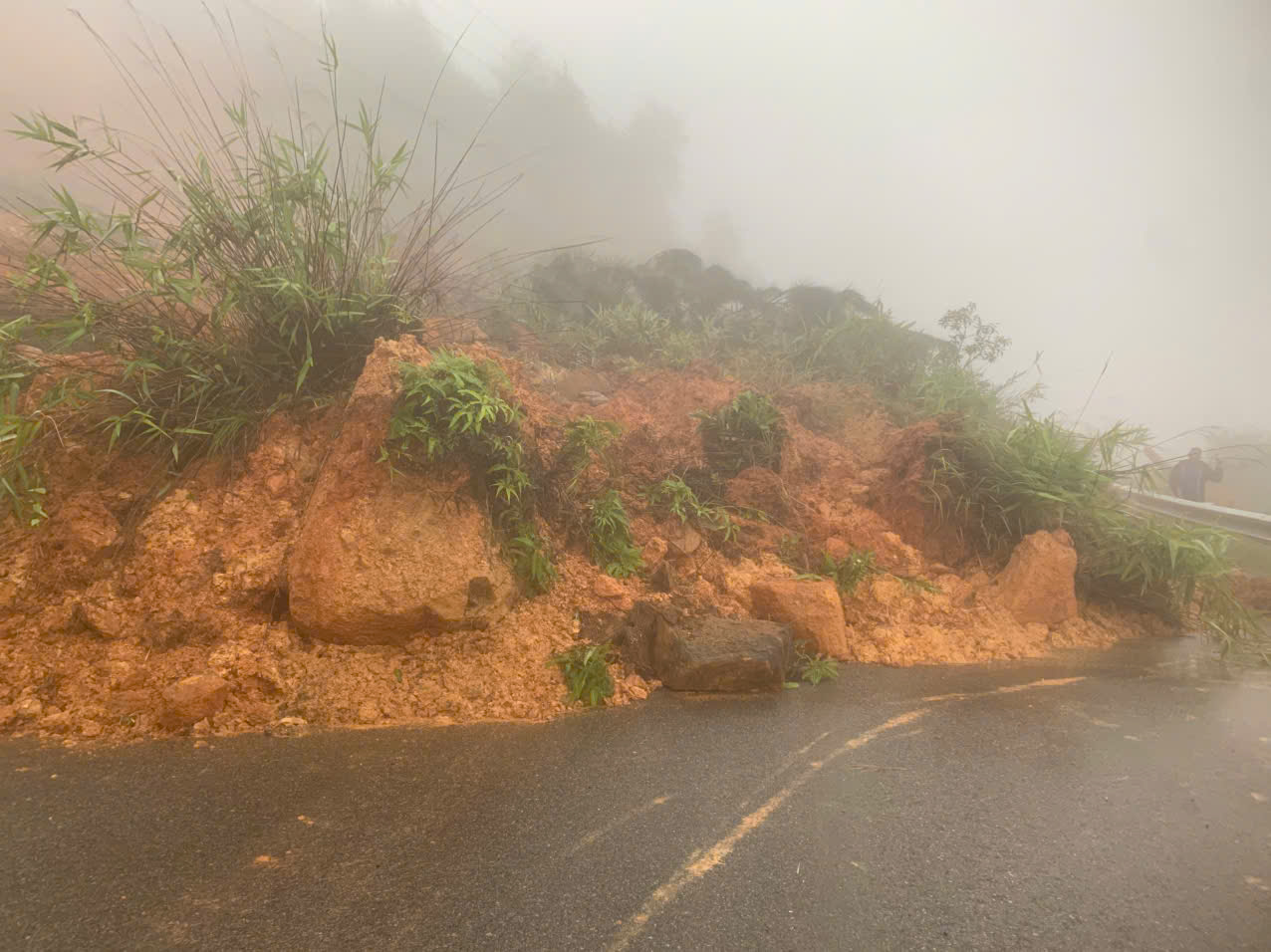 Toàn cảnh những tuyến đèo kết nối Đà Lạt với vùng biển đang sạt lở - Ảnh 12.