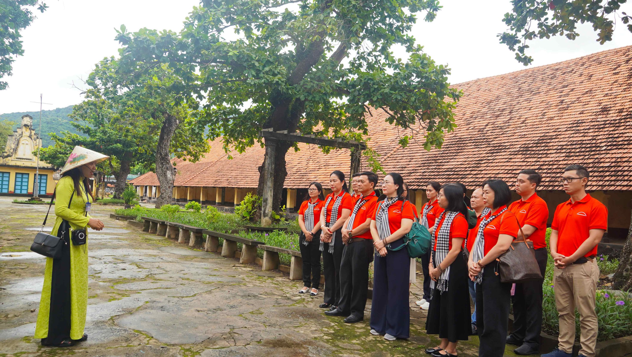 Đảng ủy các cơ quan Đảng TP HCM hành trình về nguồn tại Côn Đảo - Ảnh 4.