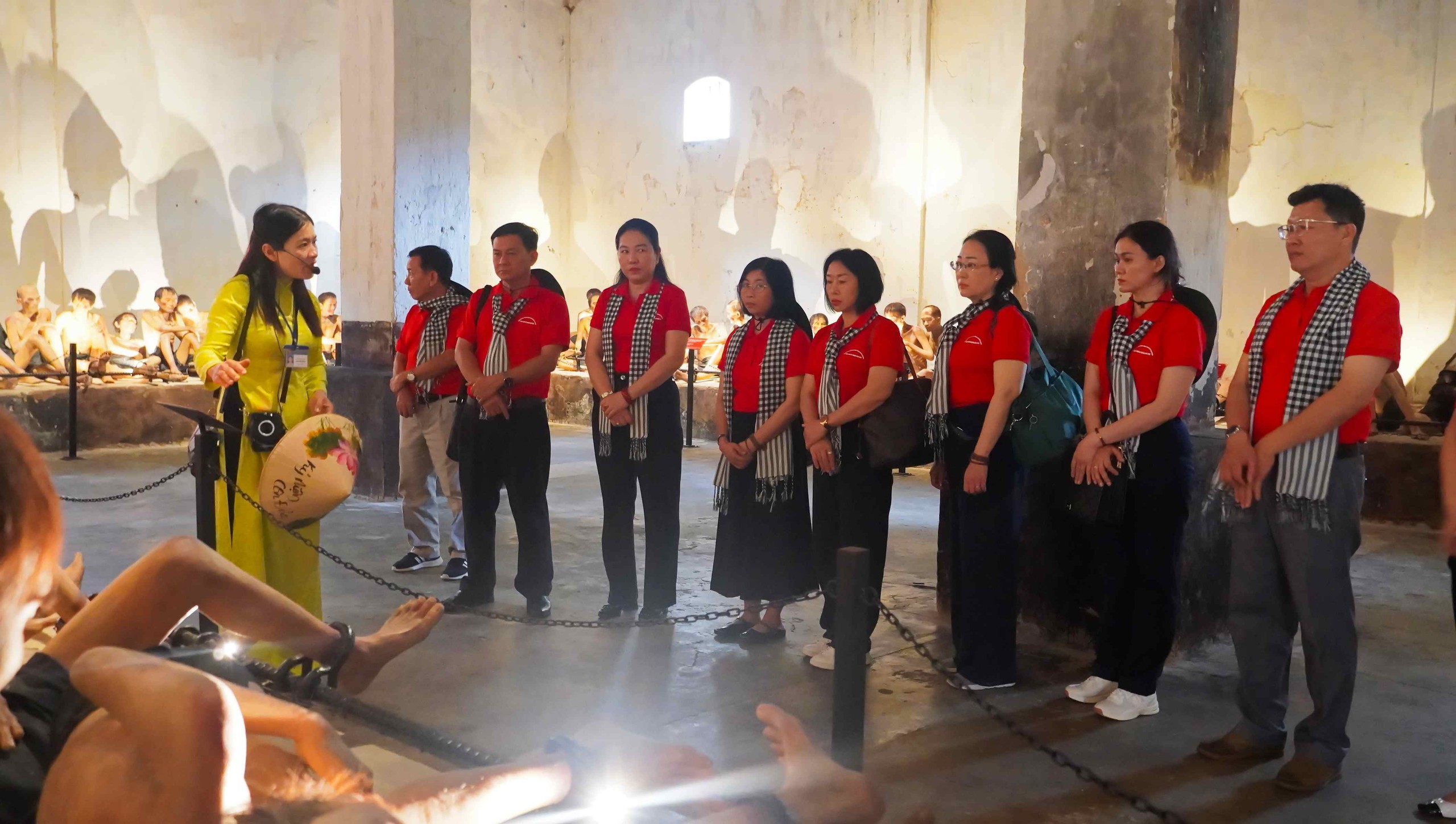 Đảng ủy các cơ quan Đảng TP HCM hành trình về nguồn tại Côn Đảo - Ảnh 7.