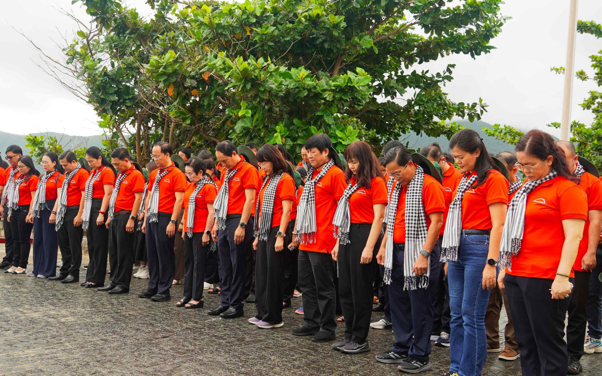 Hơn 100 người làm báo TP HCM tham gia hành trình "Hướng về cội nguồn Cách mạng" - Ảnh 4.