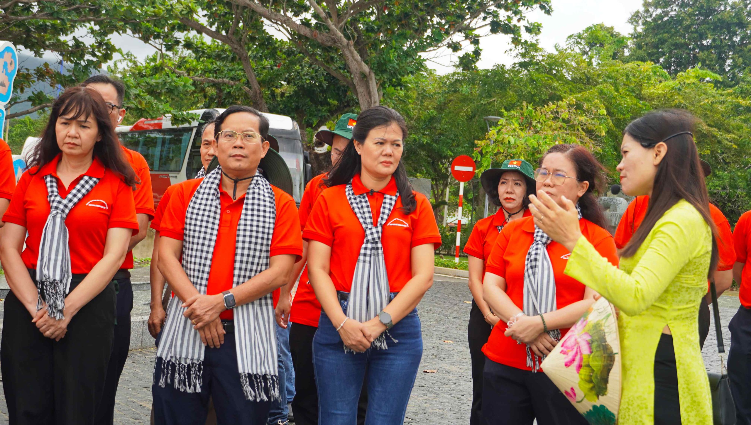 Đảng ủy các cơ quan Đảng TP HCM hành trình về nguồn tại Côn Đảo - Ảnh 6.