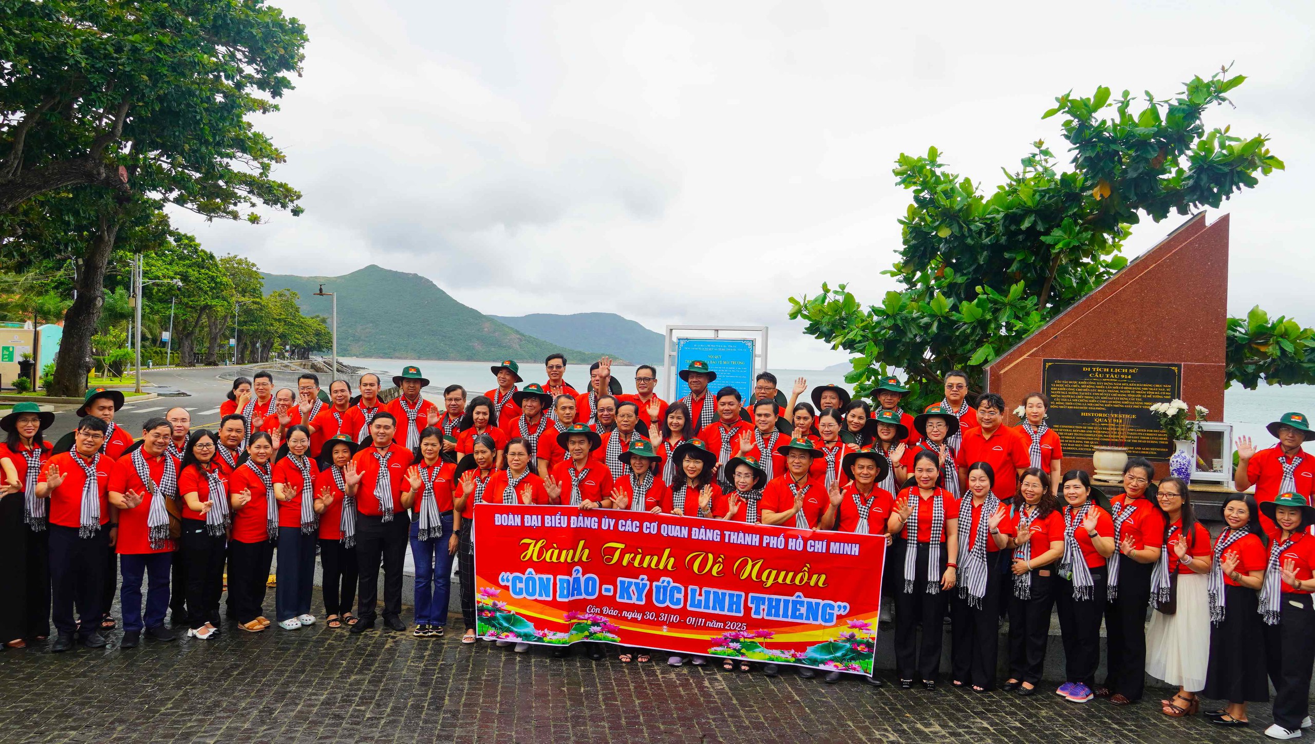 Đảng ủy các cơ quan Đảng TP HCM hành trình về nguồn tại Côn Đảo - Ảnh 8.