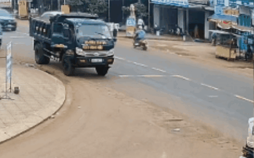 Tài xế gây tai nạn thương vong đã ra đầu thú tại gia Lai - Ảnh 2. Tài xế gây tai nạn thương vong đã ra đầu thú tại gia Lai - Ảnh 2.