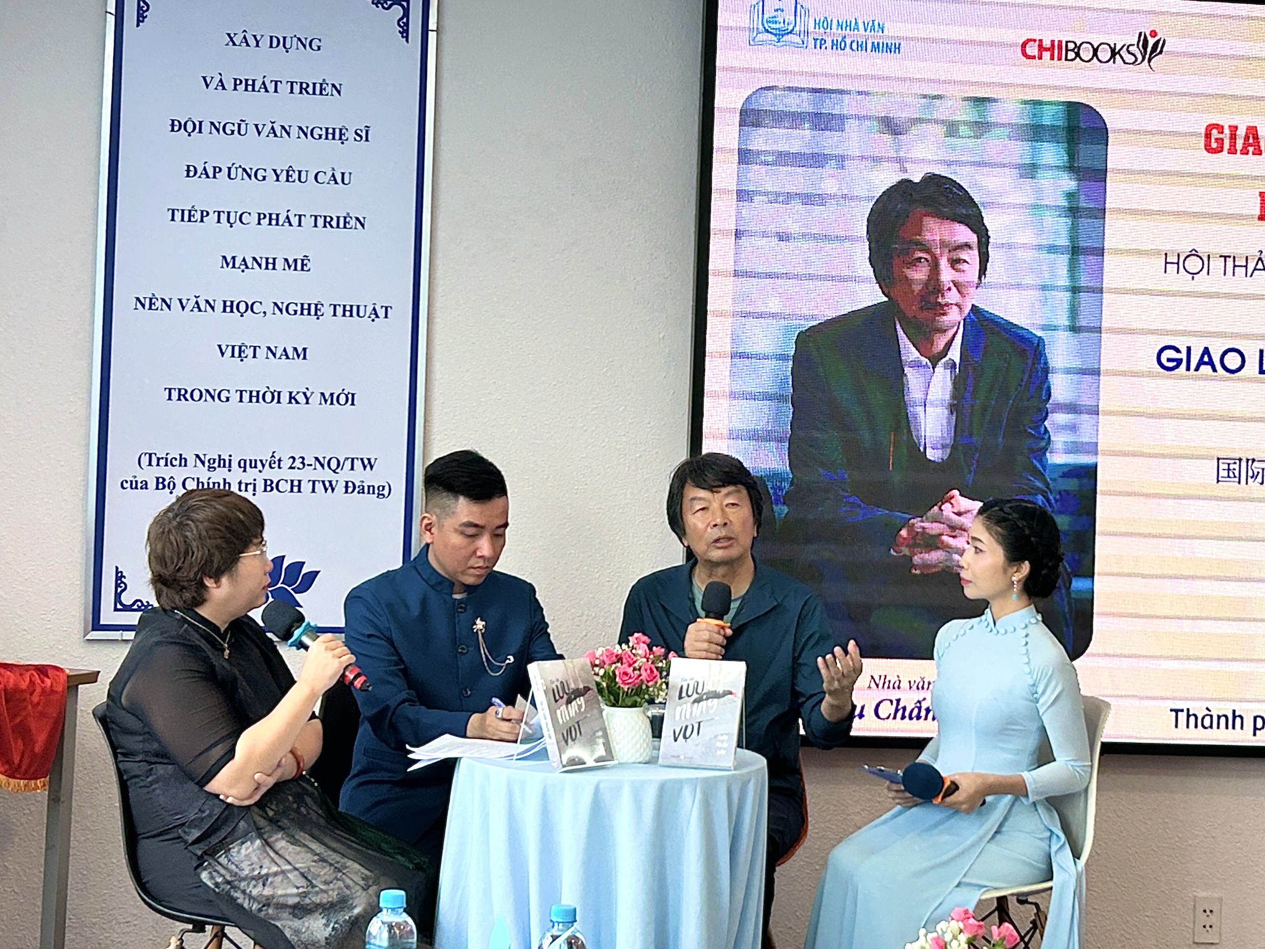 Nhà văn Trung Quốc Lưu Chấn Vân giao lưu tại Việt Nam - Ảnh 3.