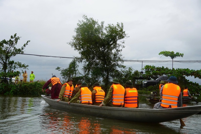 Mưa lũ lịch sử miền Trung gây thiệt hại nặng nề: 22 Người chết và mất tích - Ảnh 1. Mưa lũ lịch sử miền Trung gây thiệt hại nặng nề: 22 Người chết và mất tích - Ảnh 1.