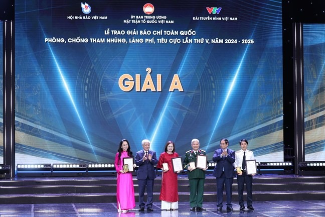 Thủ tướng Phạm Minh chính phát biểu tại giải báo chí phòng chống tham nhũng , lãng phí - Ảnh 3. Thủ tướng Phạm Minh chính phát biểu tại giải báo chí phòng chống tham nhũng , lãng phí - Ảnh 3.