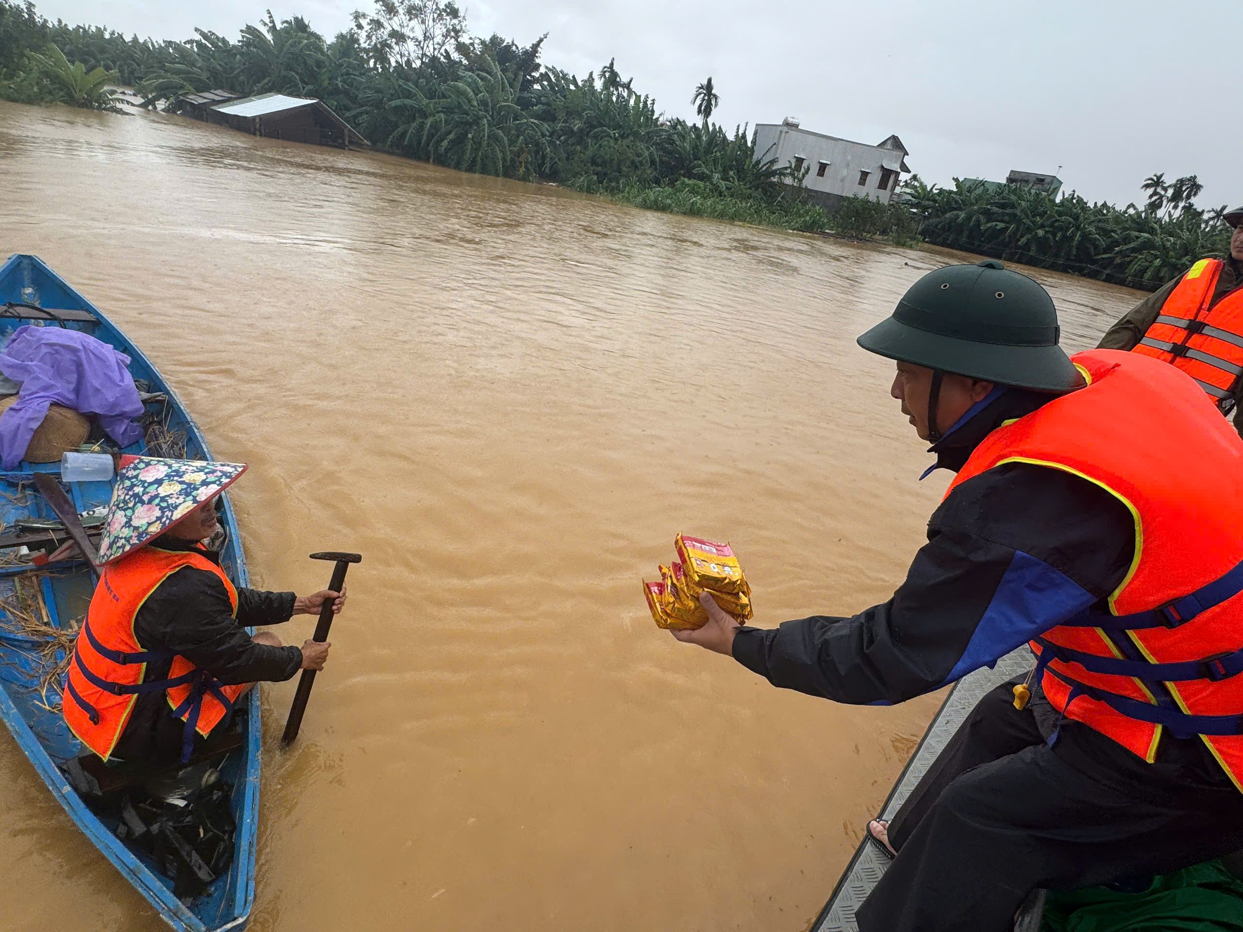 Dự báo mưa lớn tại Đà Nẵng: Yêu cầu xả nước các thủy điện để đón lũ - Ảnh 1. Dự báo mưa lớn tại Đà Nẵng: Yêu cầu xả nước các thủy điện để đón lũ - Ảnh 1.