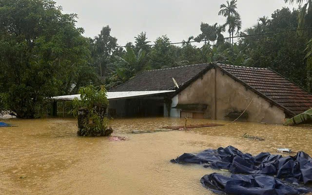 Lũ ở Đà Nẵng vượt mốc lịch sử 1964, người dân kêu cứu trong đêm - Ảnh 13.