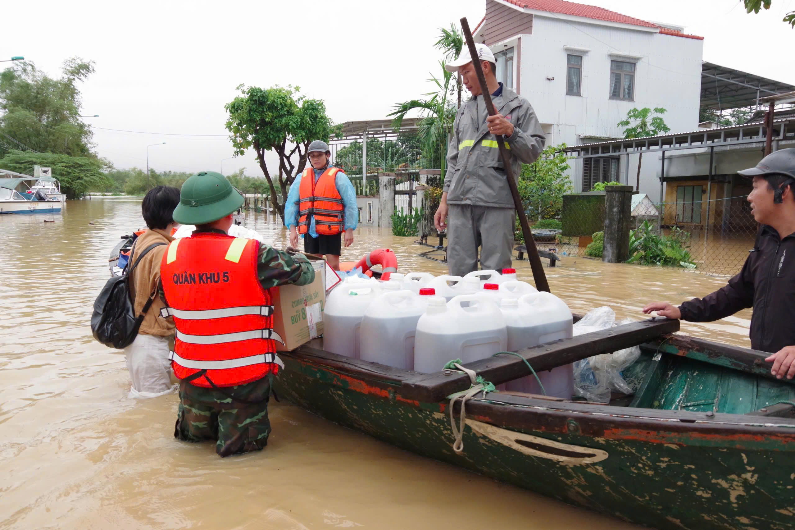 Tang thương khúc ruột miền Trung - Ảnh 14.