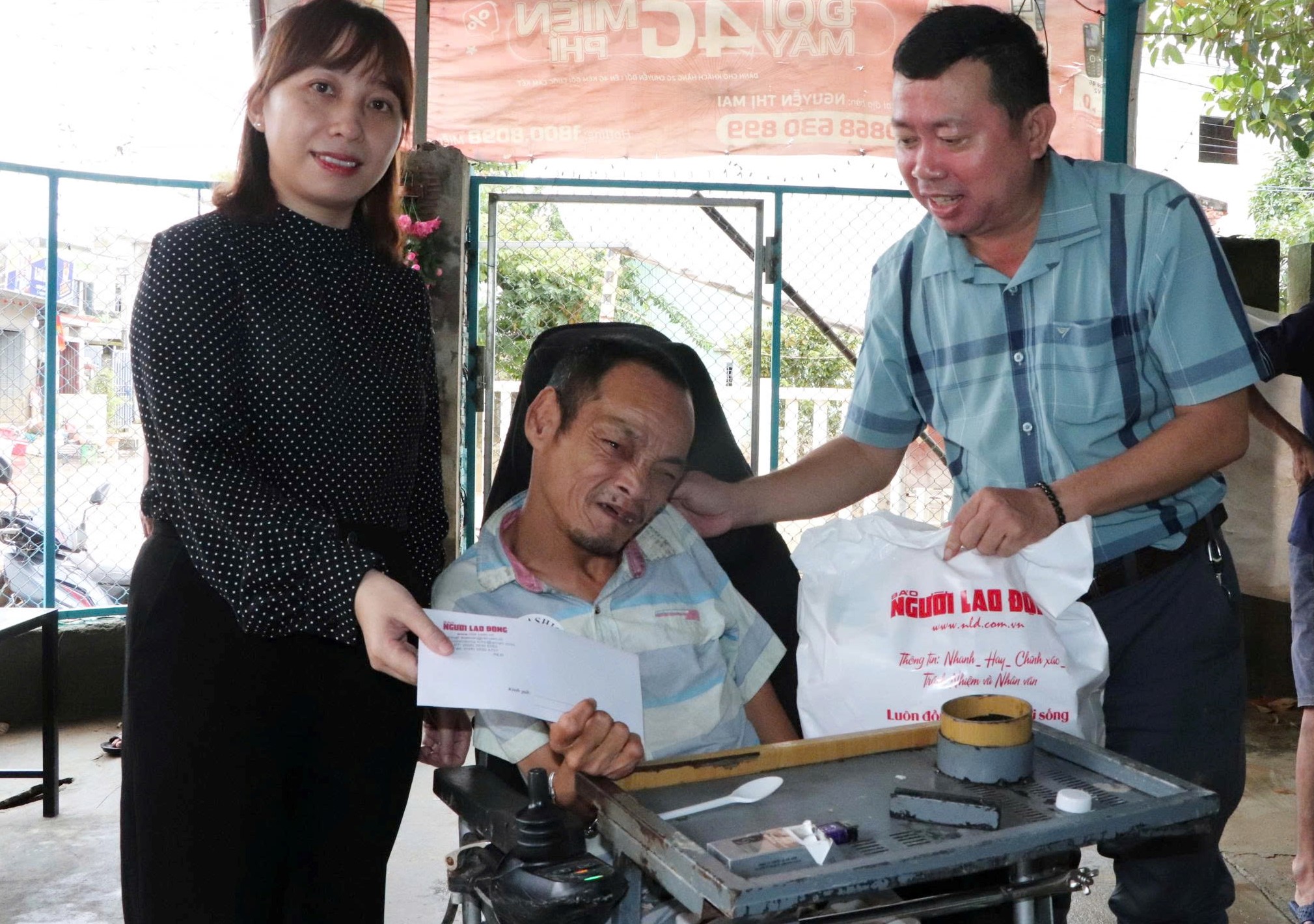 Trái tim miền Trung đến với vùng rốn lũ của Đà Nẵng - Ảnh 8. Trái tim miền Trung đến với vùng rốn lũ của Đà Nẵng - Ảnh 8.