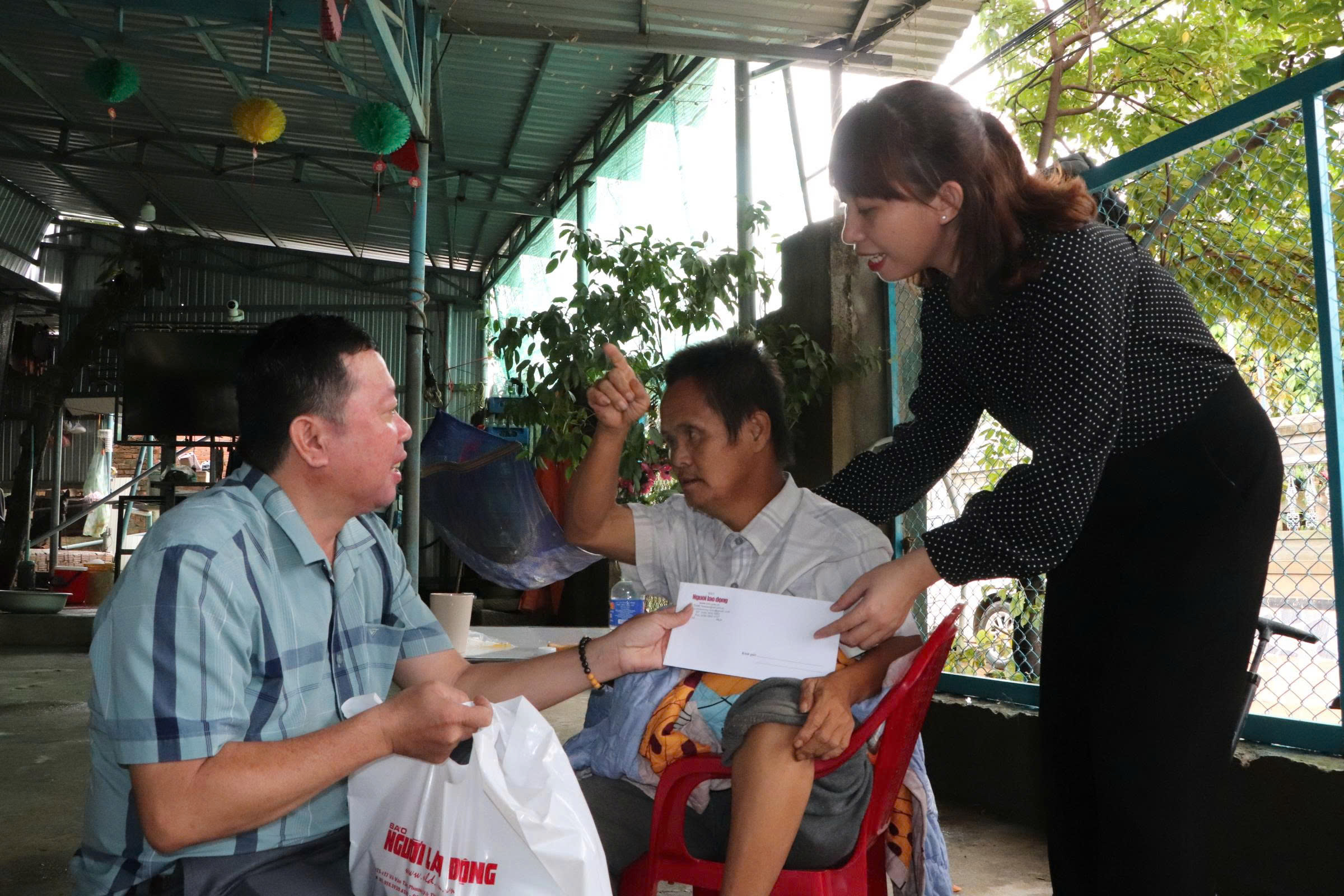 Trái tim miền Trung đến với vùng rốn lũ của Đà Nẵng - Ảnh 7. Trái tim miền Trung đến với vùng rốn lũ của Đà Nẵng - Ảnh 7.