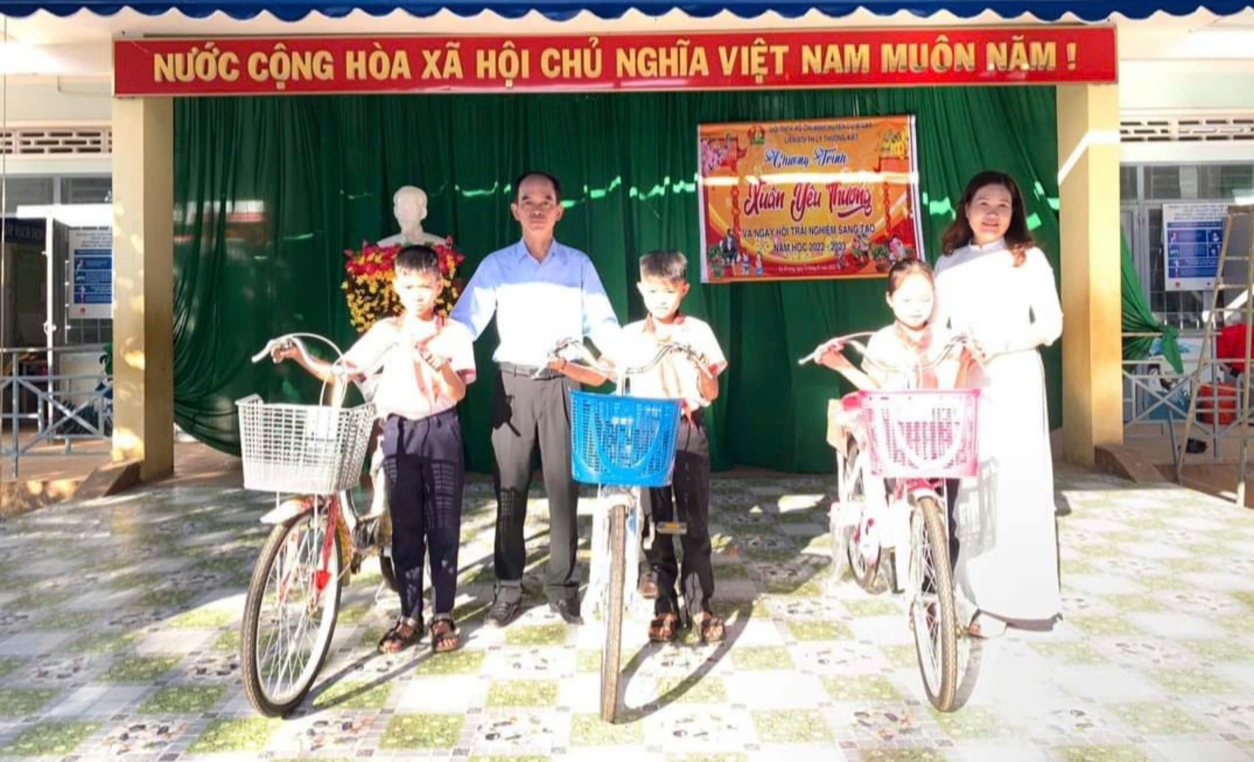 NGƯỜI THẦY KÍNH YÊU: Thầy Trọng Anh - ngọn đèn sáng của ngành giáo dục - Ảnh 1.