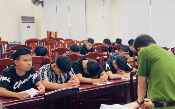 Tạm giữ nhóm thanh thiếu niên gây “náo loạn” phố biển Quy Nhơn - Ảnh 2.