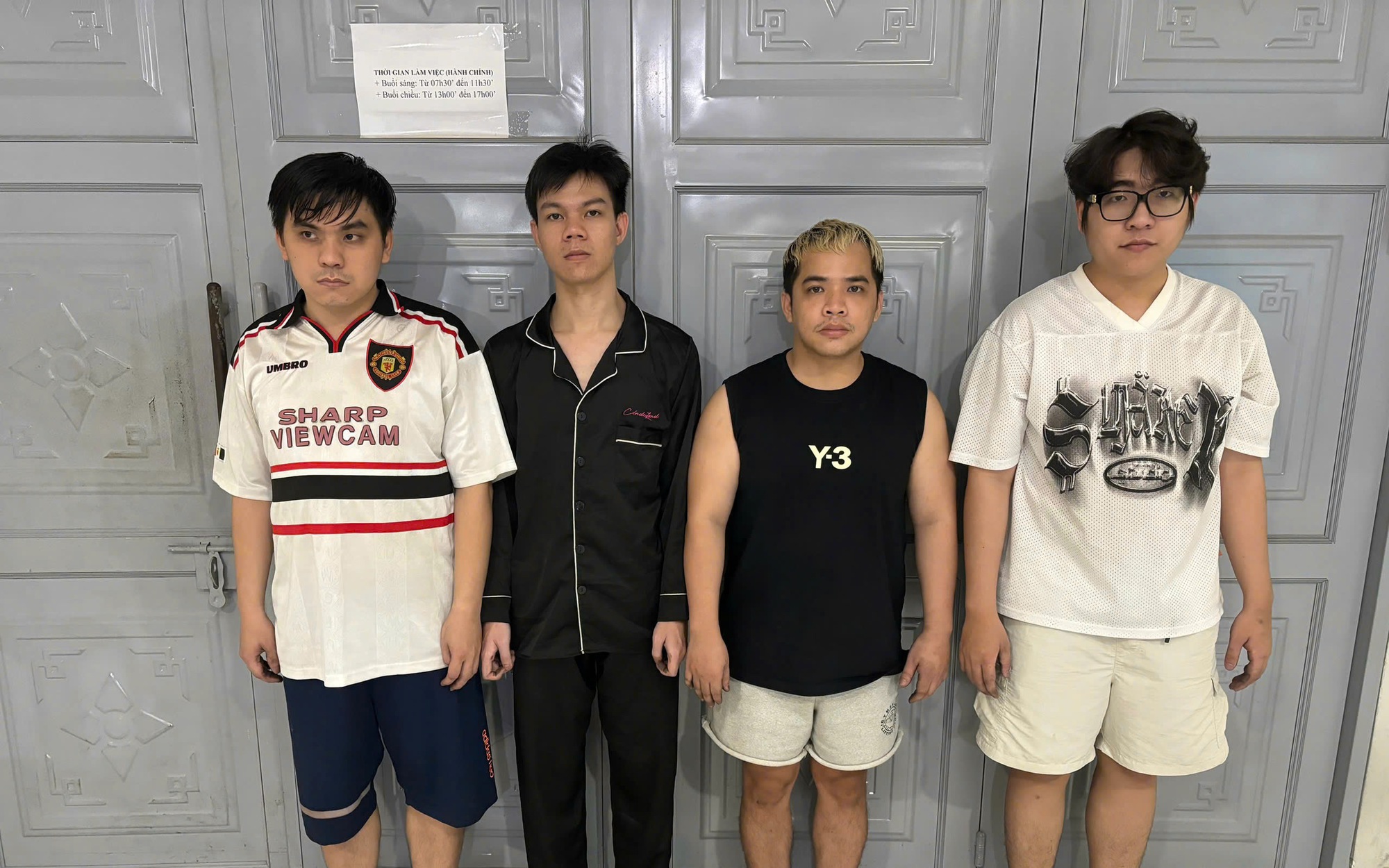 Xưởng sản xuất mỹ phẩm nhìn nổi da gà vừa bị Công an TP HCM triệt phá - Ảnh 6.