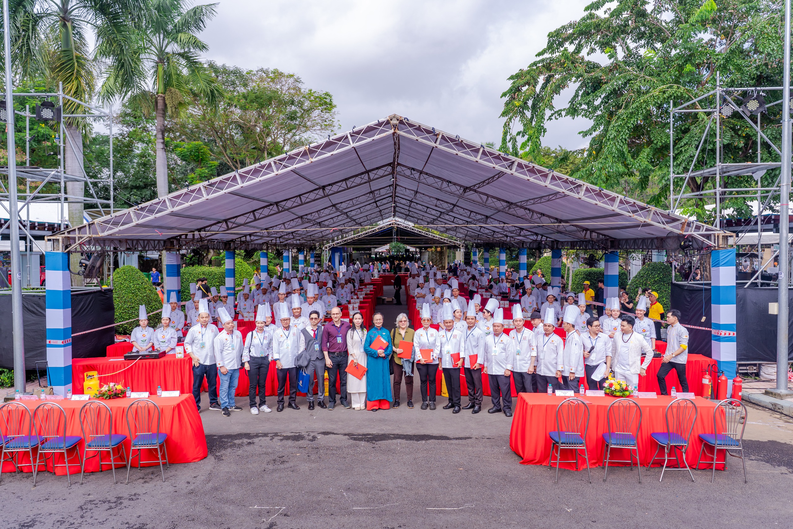 VIDEO: Lễ hội ẩm thực chay lớn nhất TP HCM trước giờ khai mạc có gì đặc sắc? - Ảnh 3.