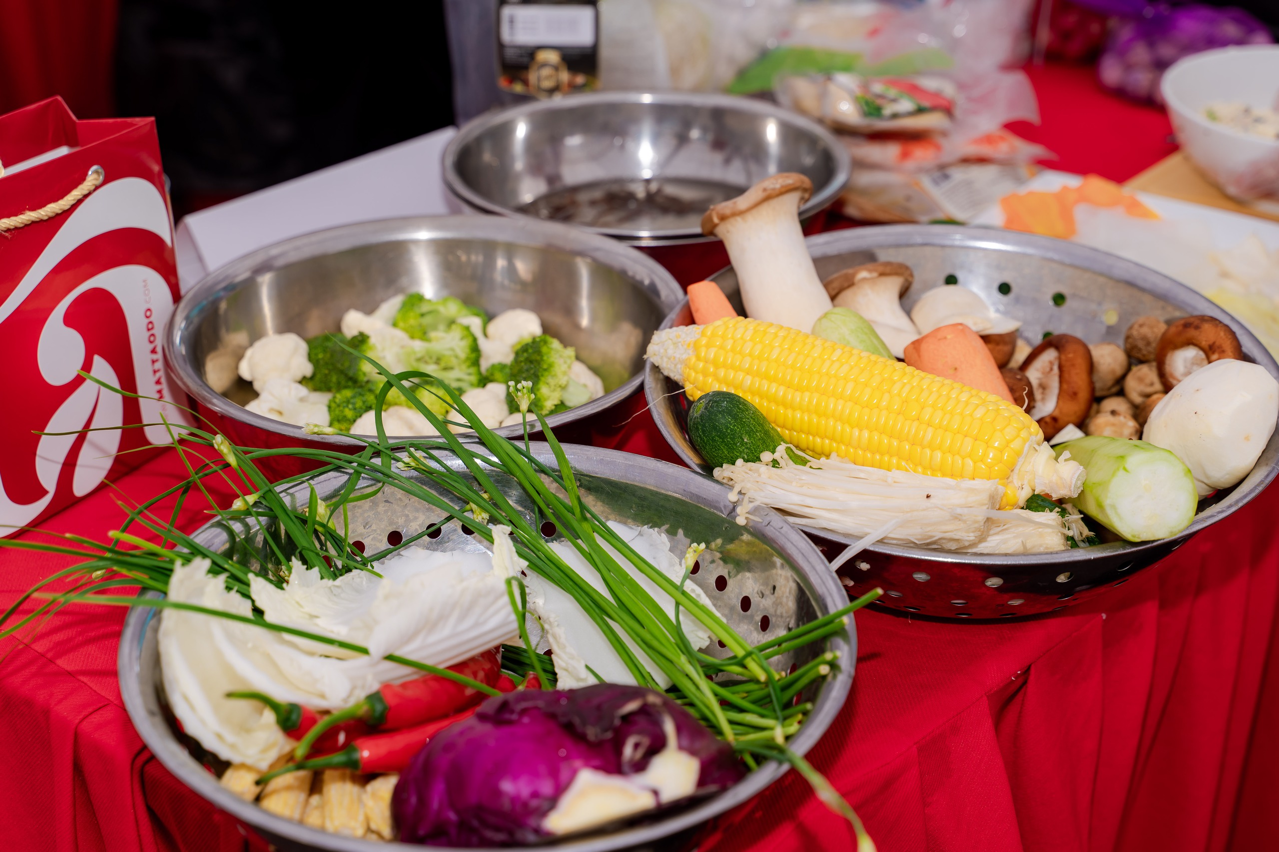 VIDEO: Lễ hội ẩm thực chay lớn nhất TP HCM trước giờ khai mạc có gì đặc sắc? - Ảnh 11.