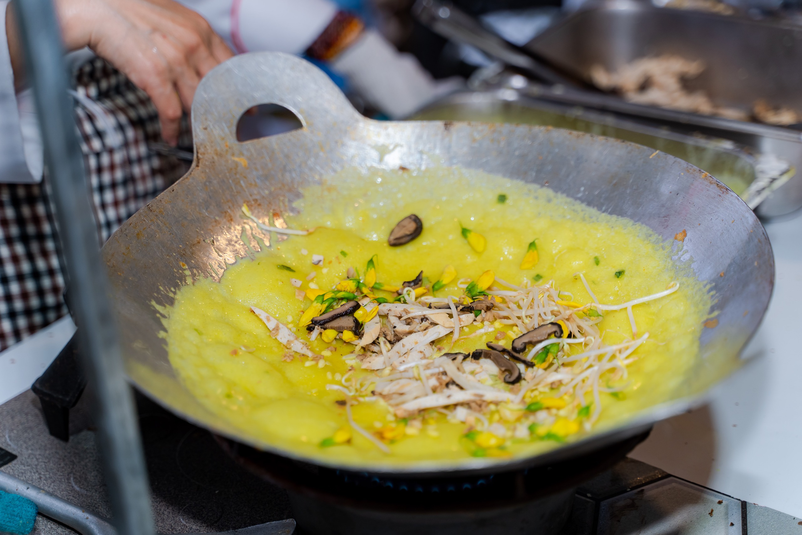 VIDEO: Lễ hội ẩm thực chay lớn nhất TP HCM trước giờ khai mạc có gì đặc sắc? - Ảnh 16.