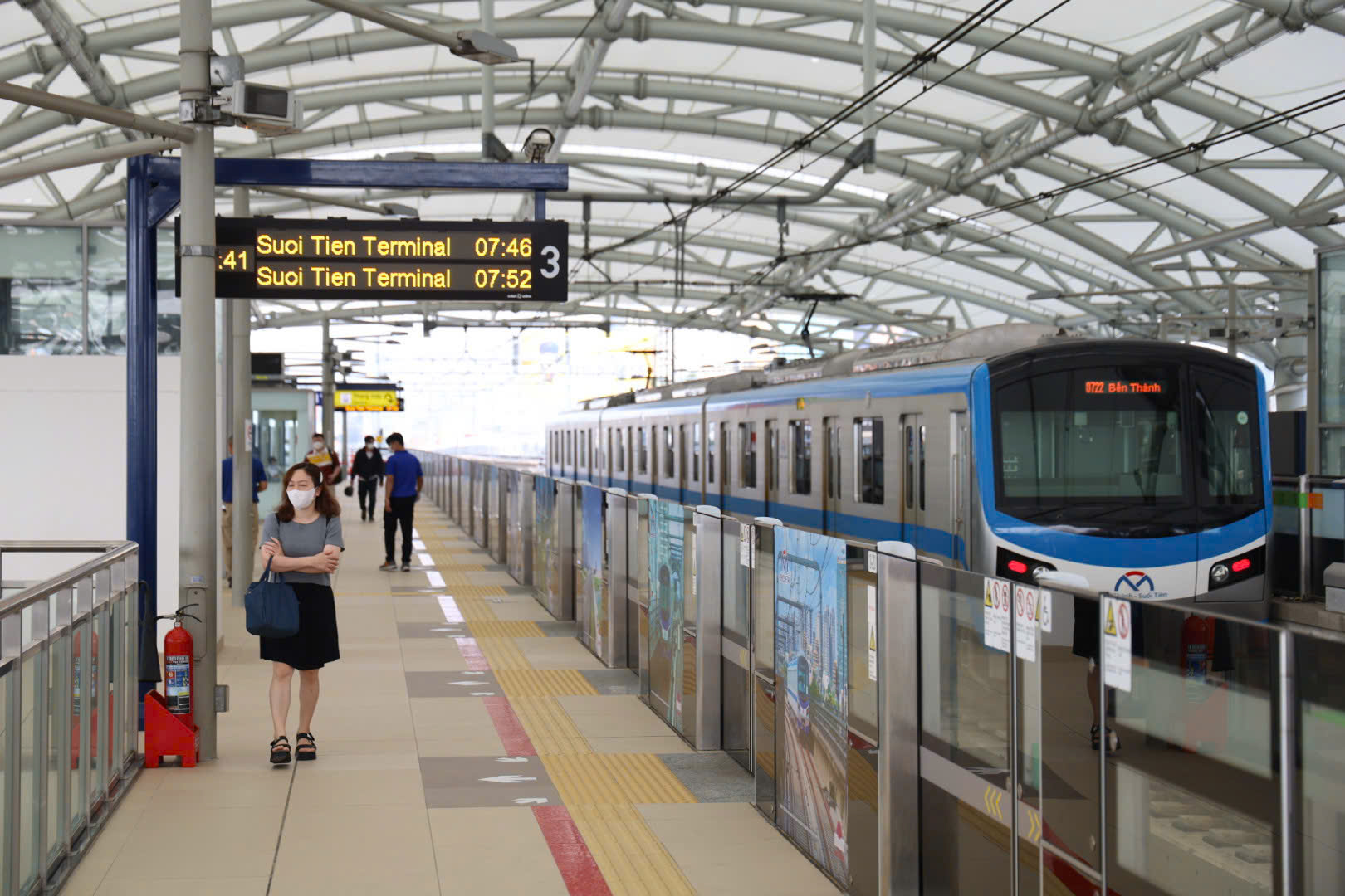 Người dân sắp dễ dàng lên xuống metro số 1 nhờ điều này - Ảnh 1.