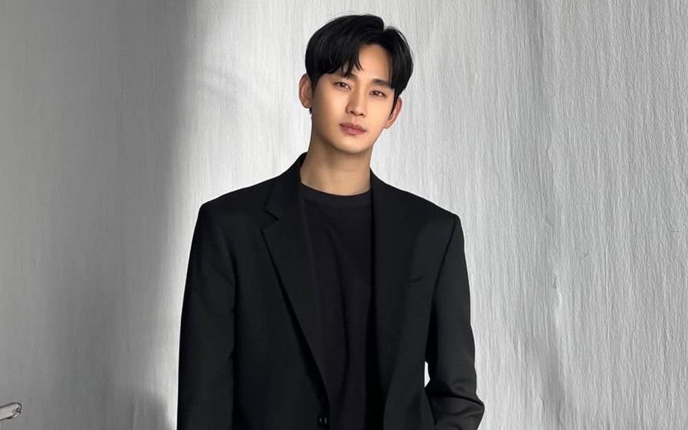 Lý do công bố 150 lá thư Kim Soo-hyun viết cho tình cũ lúc nhập ngũ - Ảnh 1.