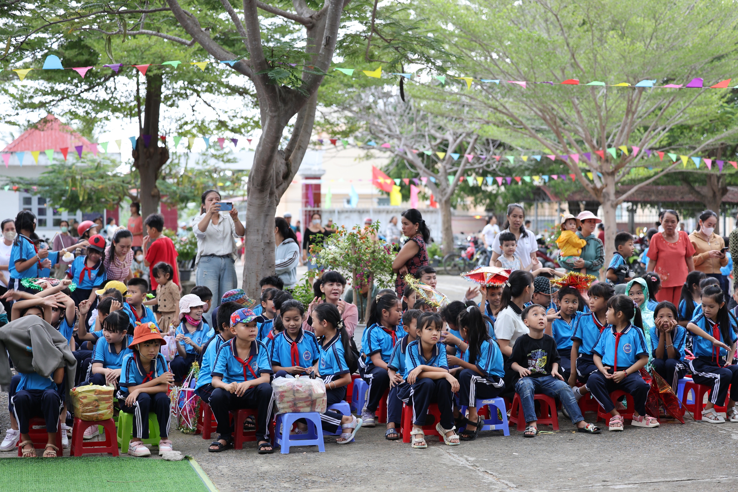 Học bổng và quà trung thu đến với thiếu nhi xã Hồng Thái, tỉnh Lâm Đồng - Ảnh 15.