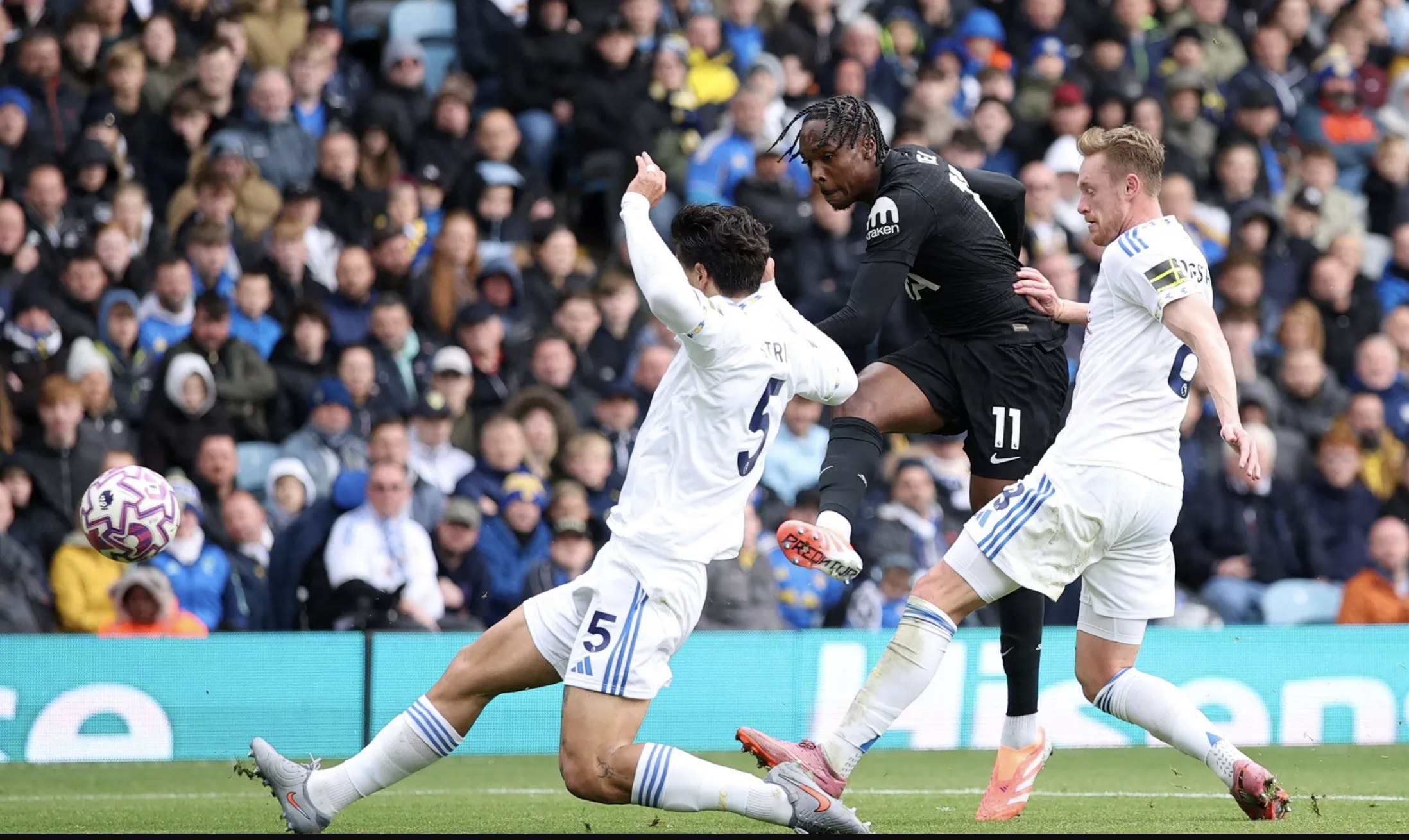 Thắng chật vật Leeds United, Tottenham chiếm ngôi nhì Ngoại hạng Anh - Ảnh 2.