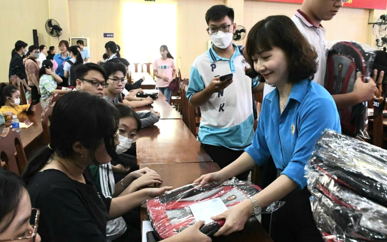 Kéo dài thời gian giải quyết chế độ nghỉ việc cho lao động ngoài biên chế - Ảnh 2.