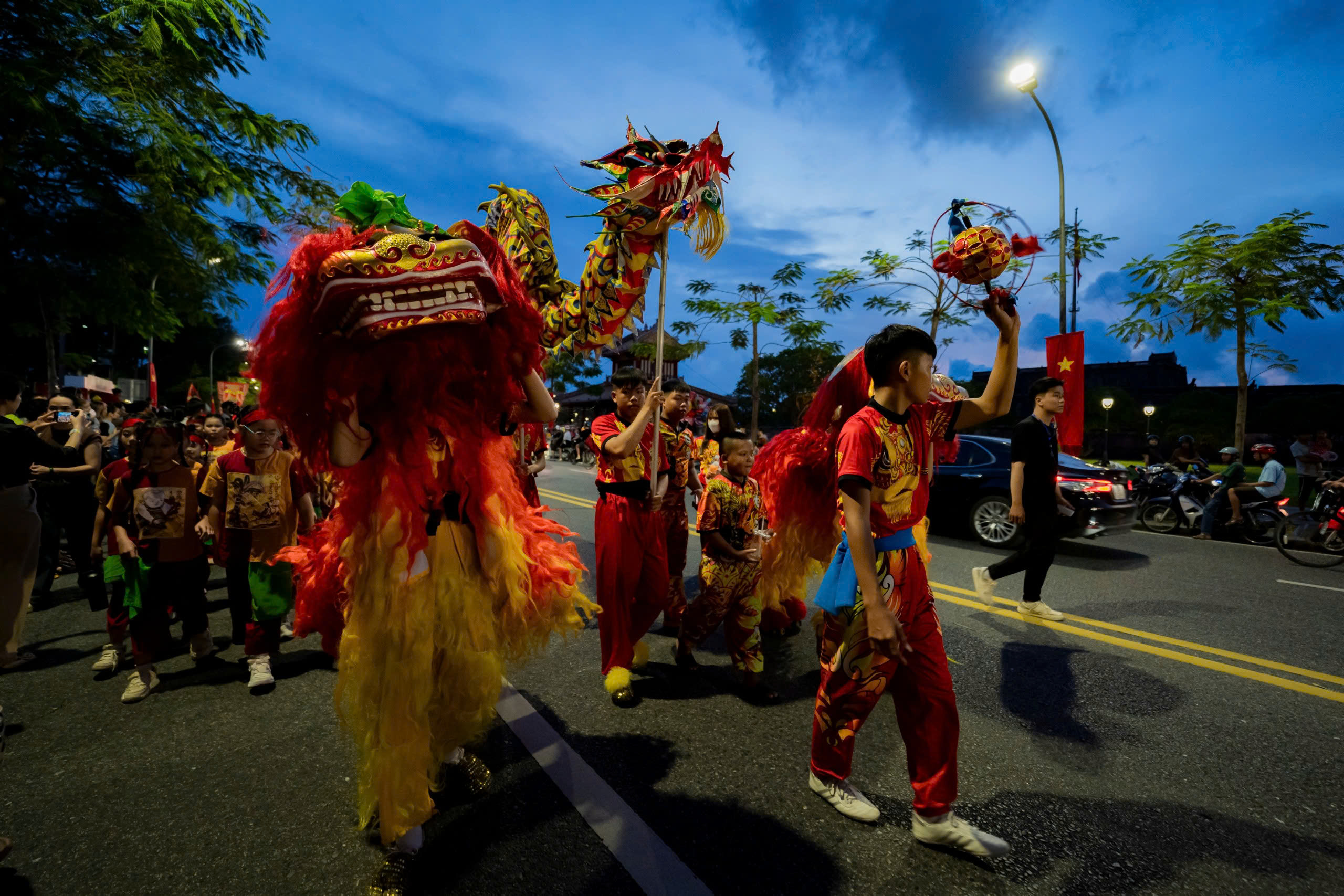 Ngắm lân - sư - rồng