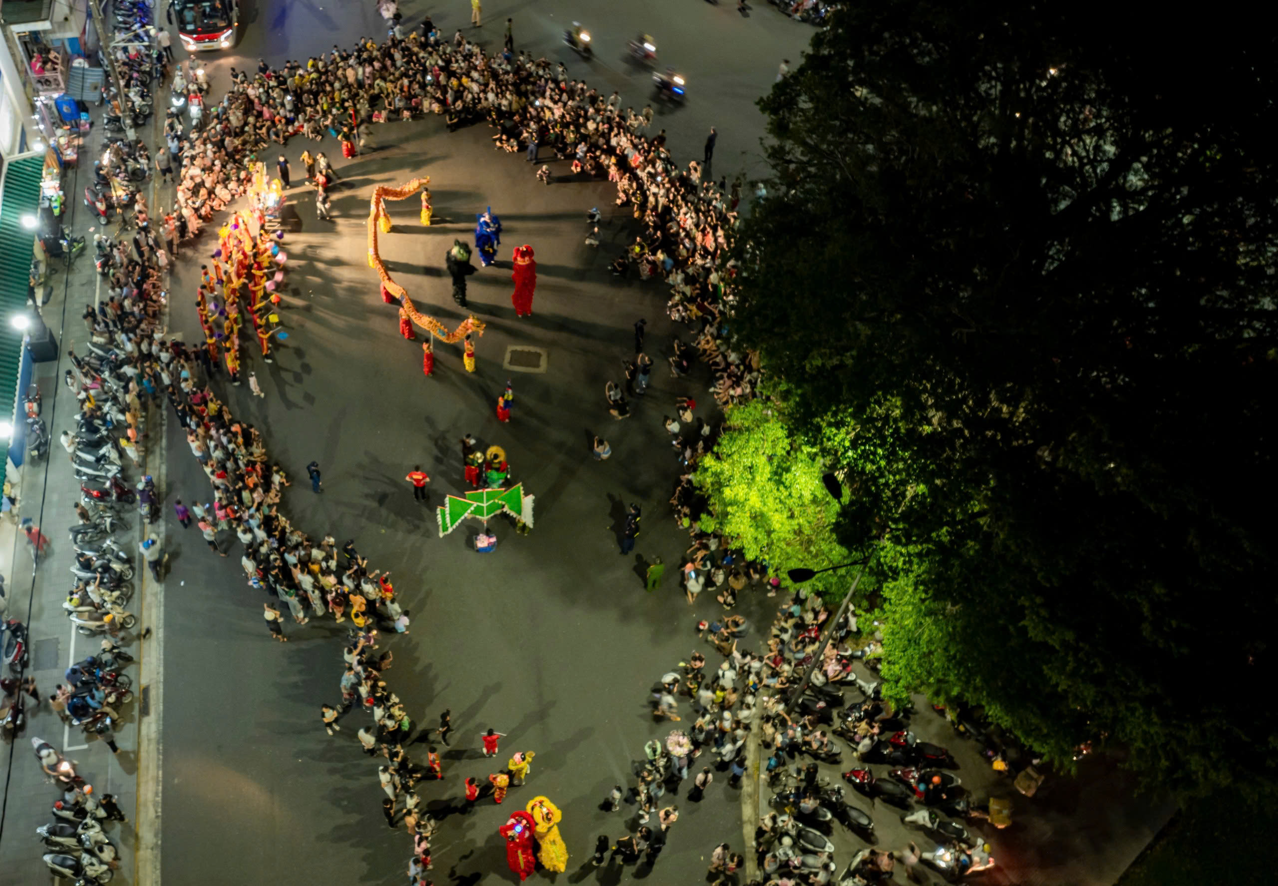 Ngắm lân - sư - rồng