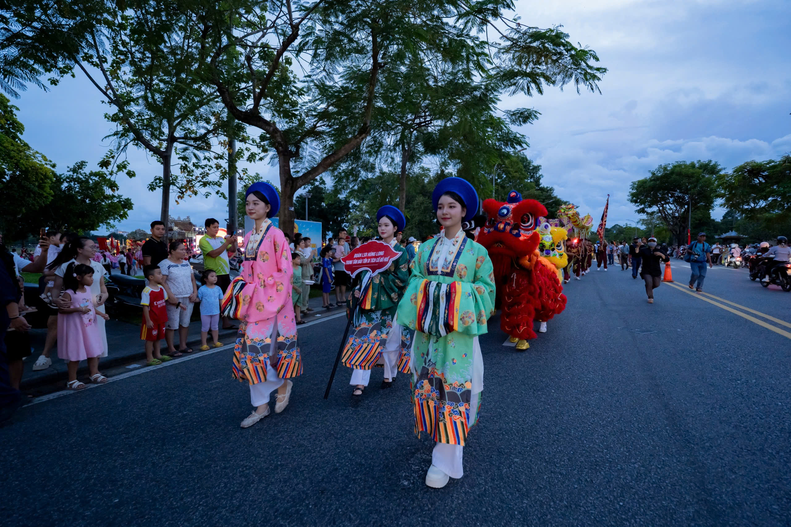 Ngắm lân - sư - rồng