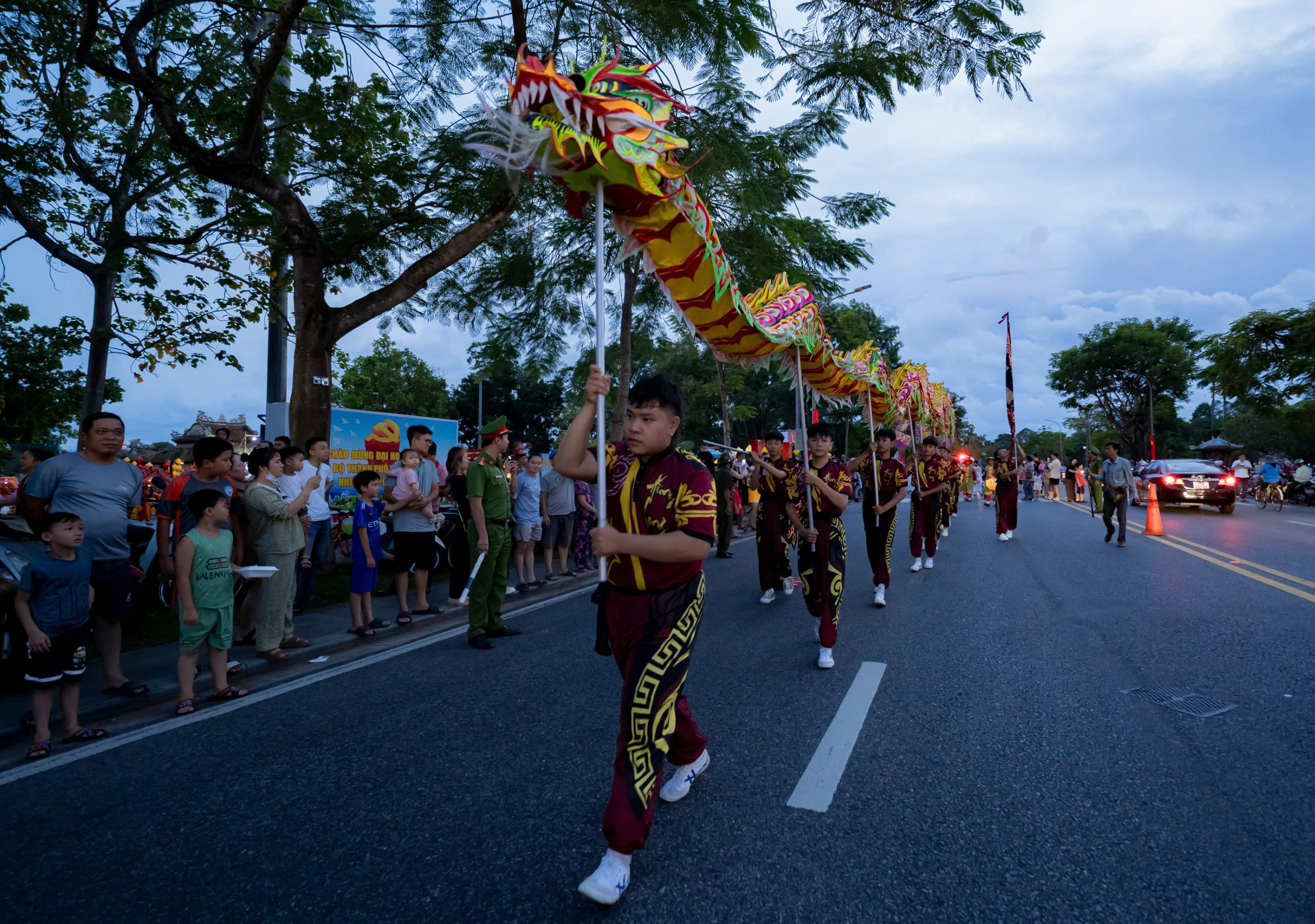 Ngắm lân - sư - rồng