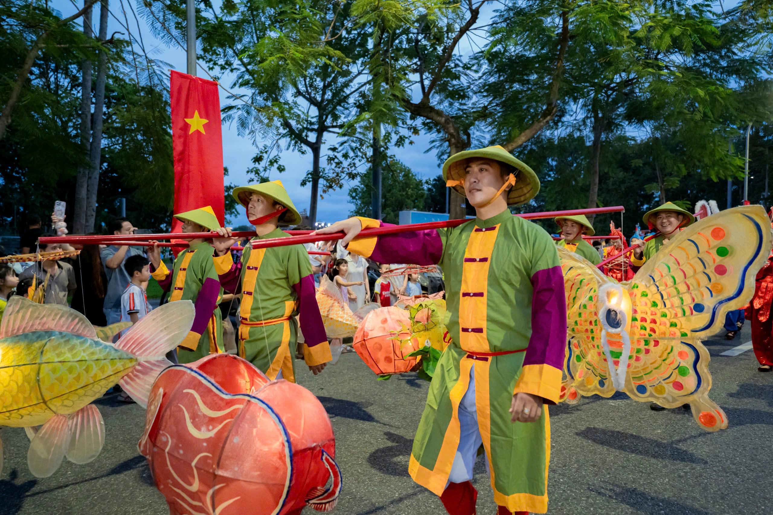 Ngắm lân - sư - rồng