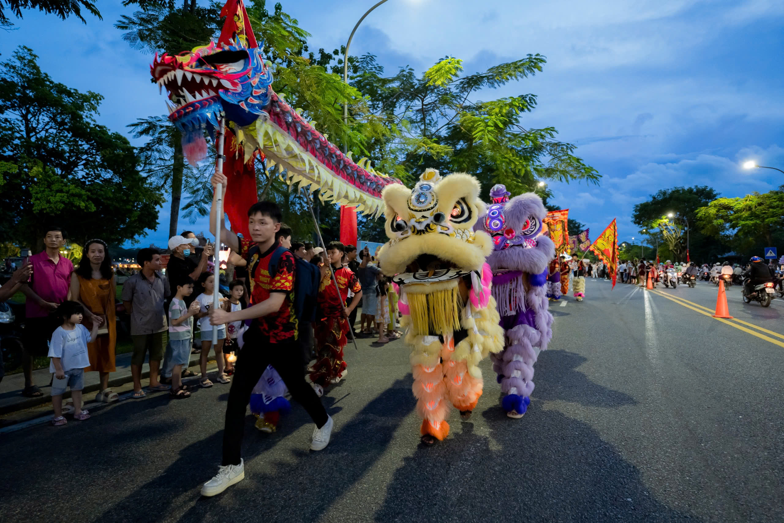 Ngắm lân - sư - rồng