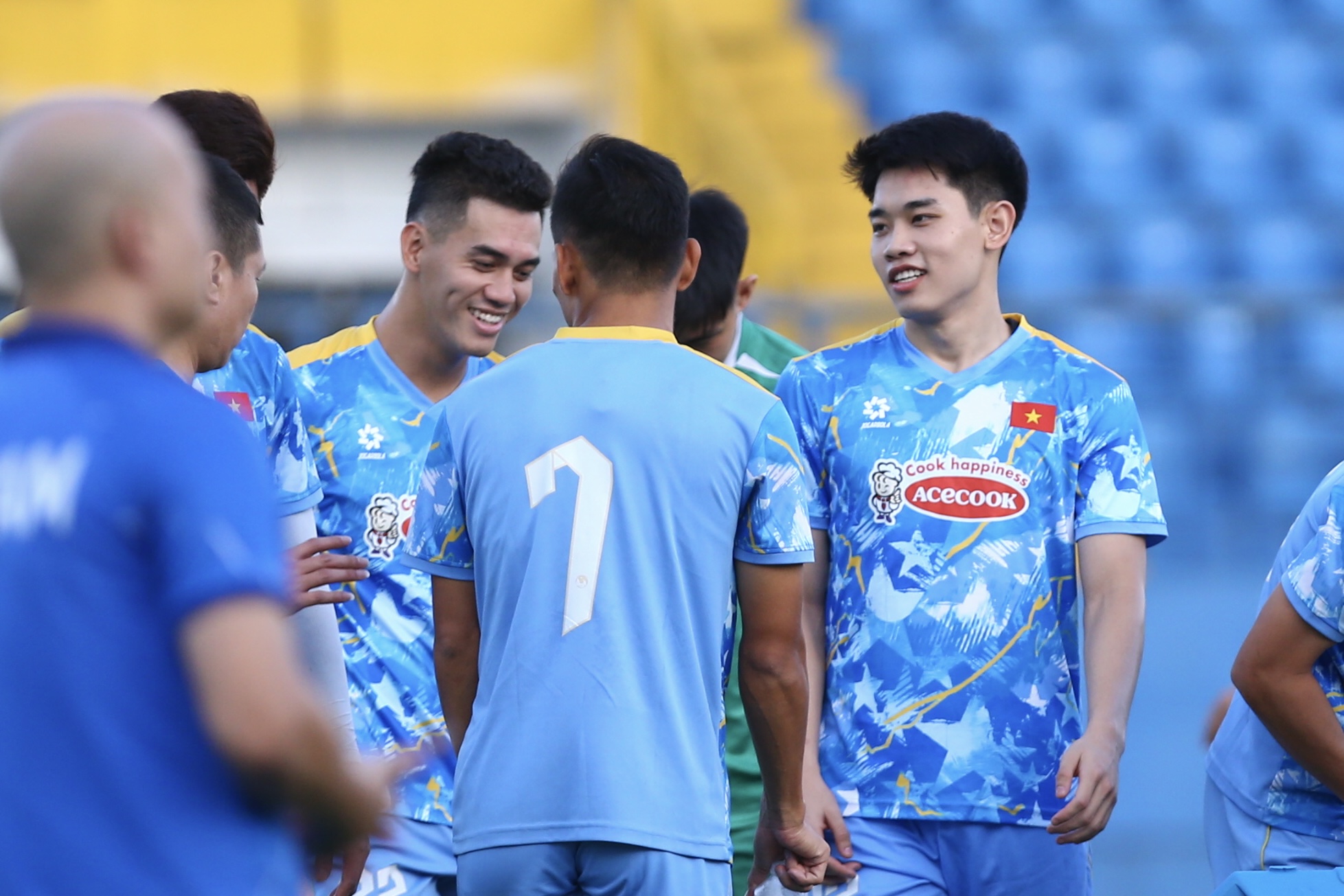 3 cầu thủ tập riêng trong buổi đầu của tuyển Việt Nam - Ảnh 7.
