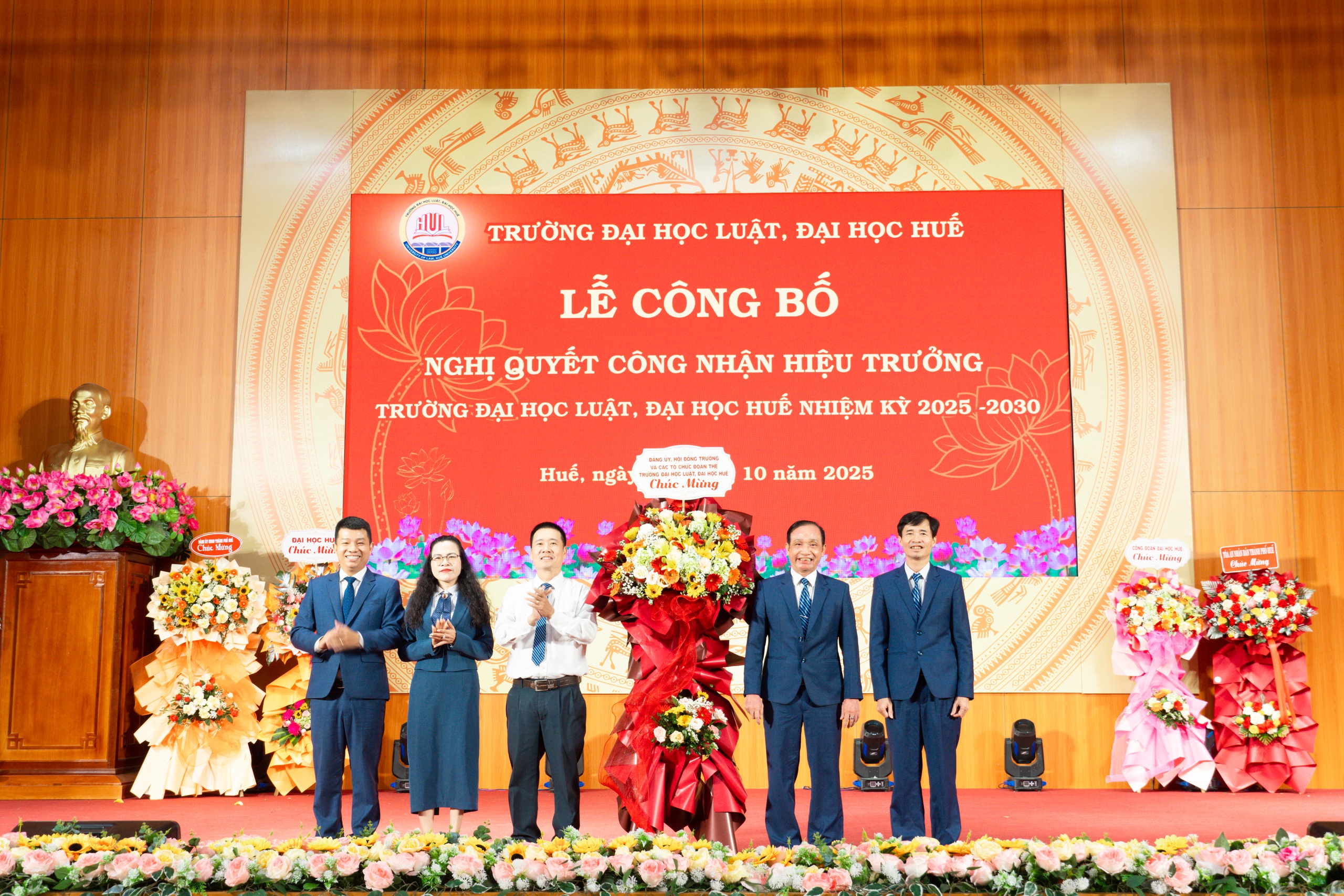 Năm cam kết của Hiệu trưởng Trường ĐH Luật Huế vừa được tái bổ nhiệm - Ảnh 2.