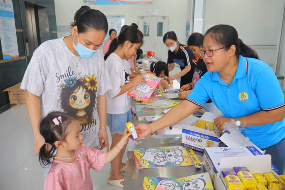 Ấm áp mùa Trung thu - Ảnh 1.
